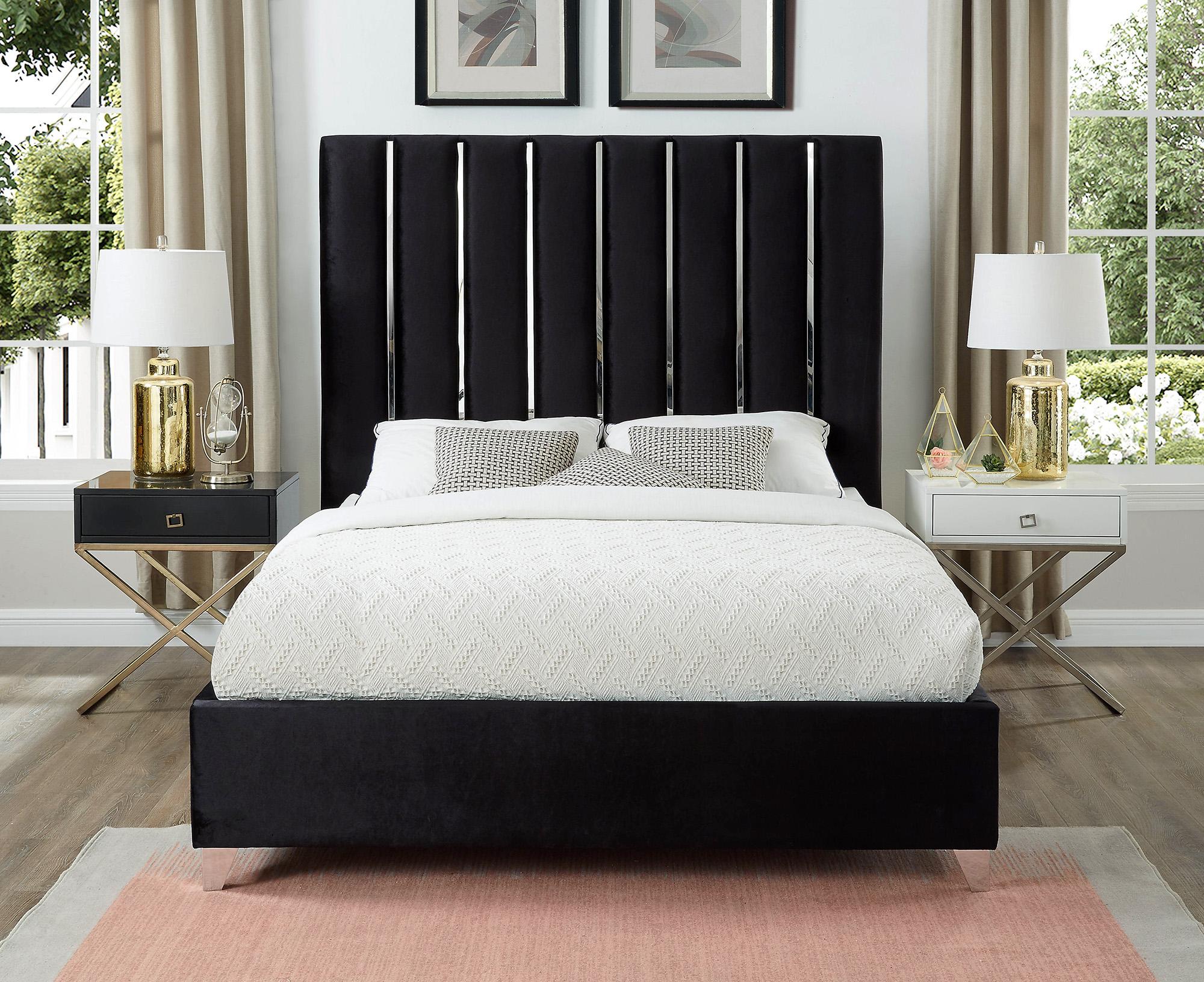 

        
Meridian Furniture ENZO Platform Bed Black Soft Velvet 647899950728
