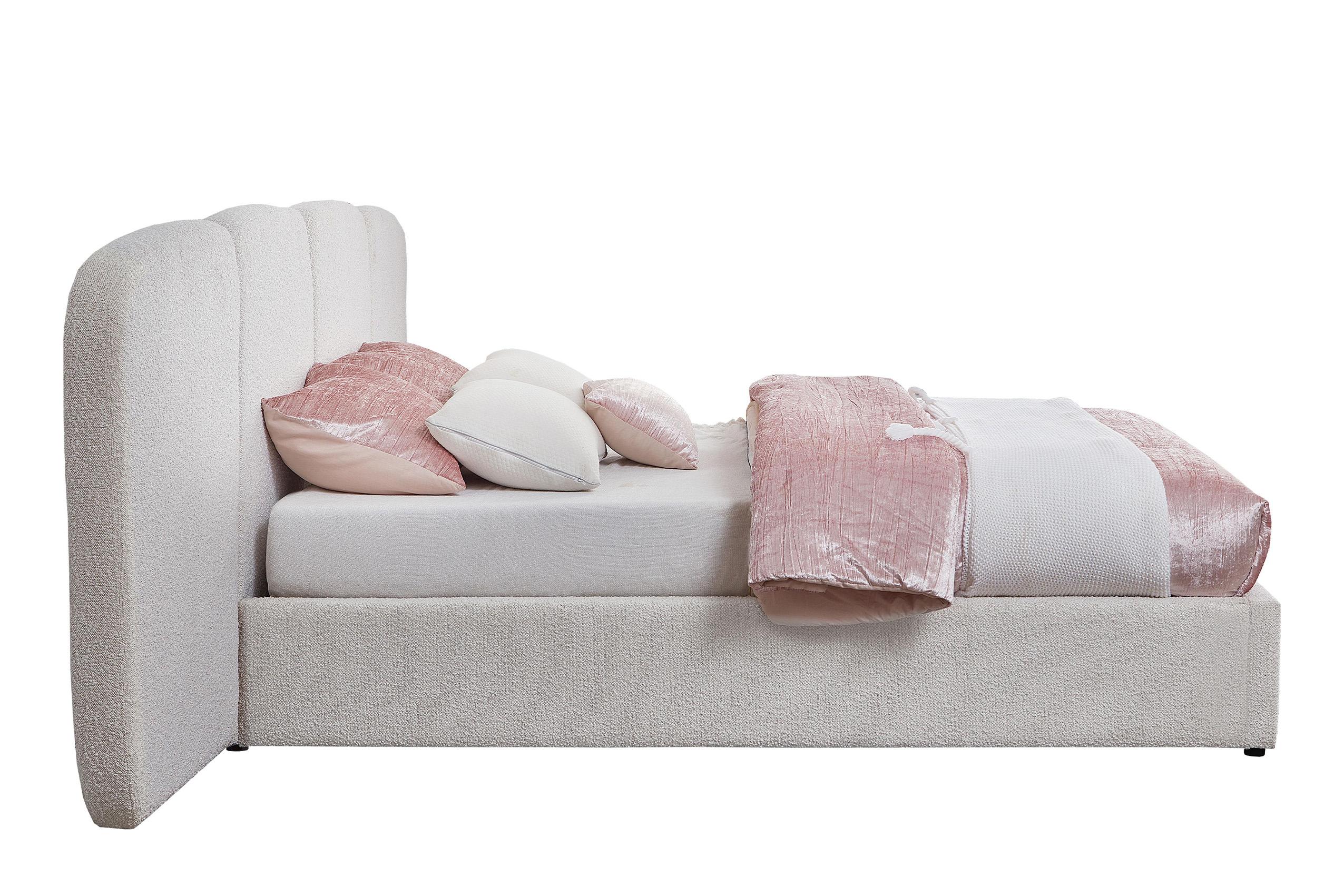 

        
Meridian Furniture ShilohCream-K Platform Bed Cream Boucle 094308308890
