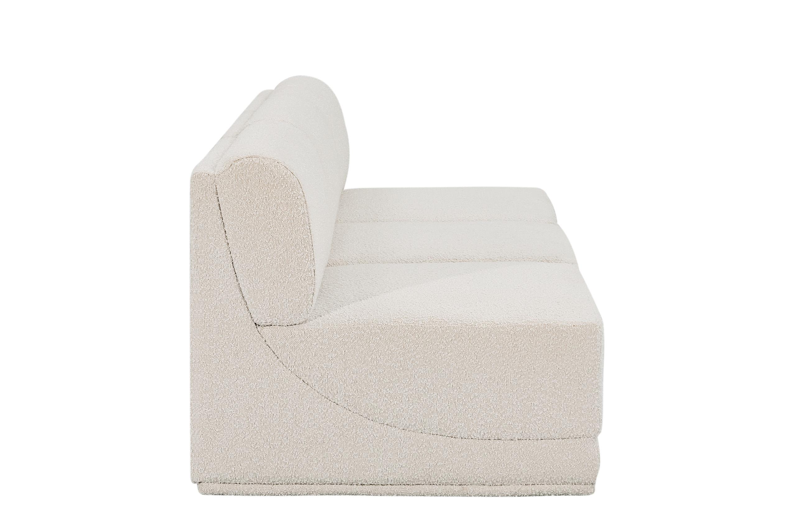 

    
118Cream-S90 Meridian Furniture Modular Sofa
