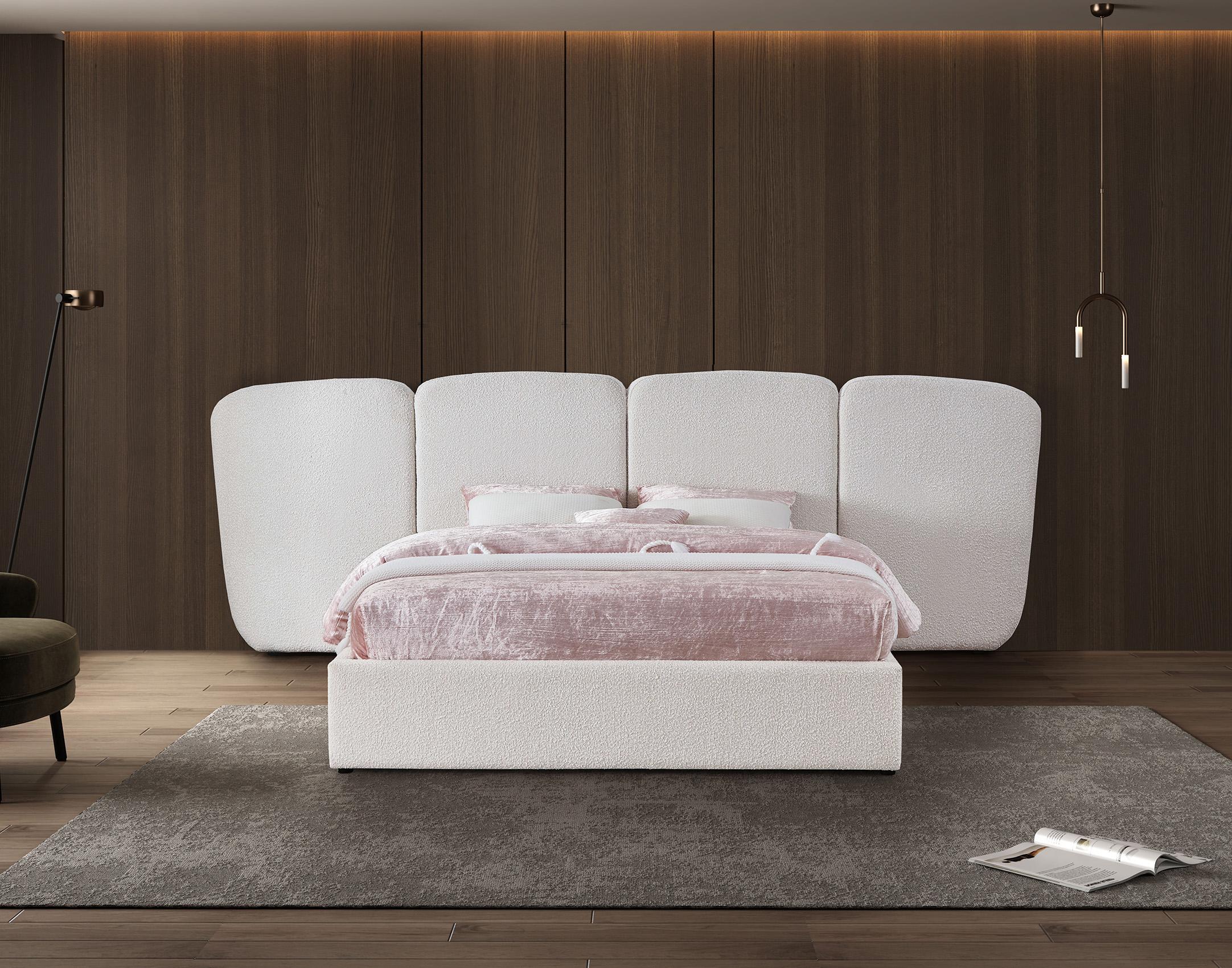 

    
ShilohCream-Q Meridian Furniture Platform Bed
