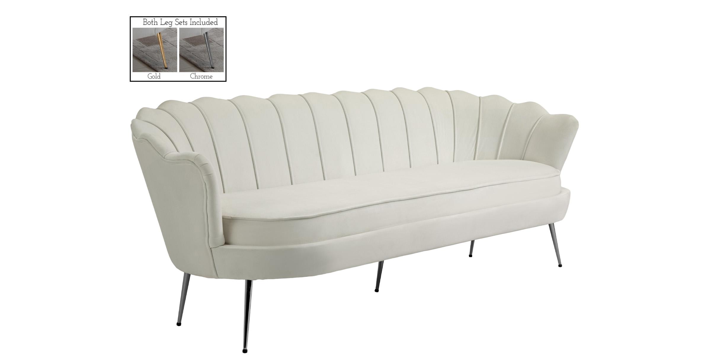 

    
684Cream-S-Set-2 Meridian Furniture Sofa Set
