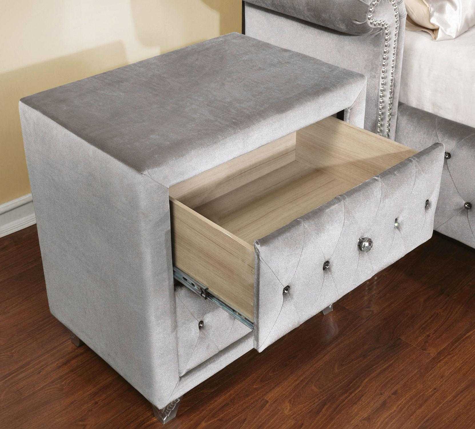 

    
Glam Gray Solid Wood Nightstand Furniture of America CM7150N Alzir
