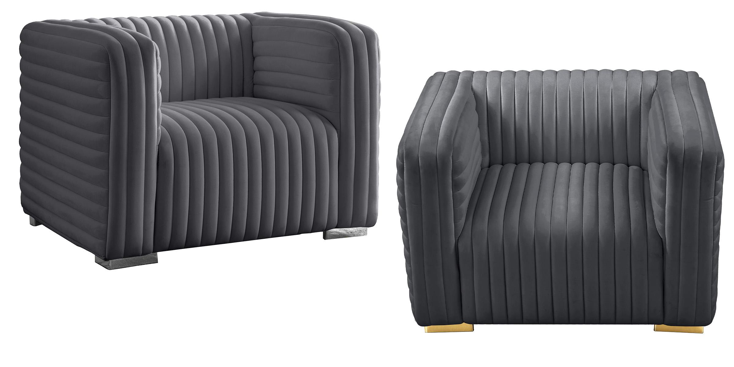 

    
640Grey-S-Set-3 Meridian Furniture Sofa Set
