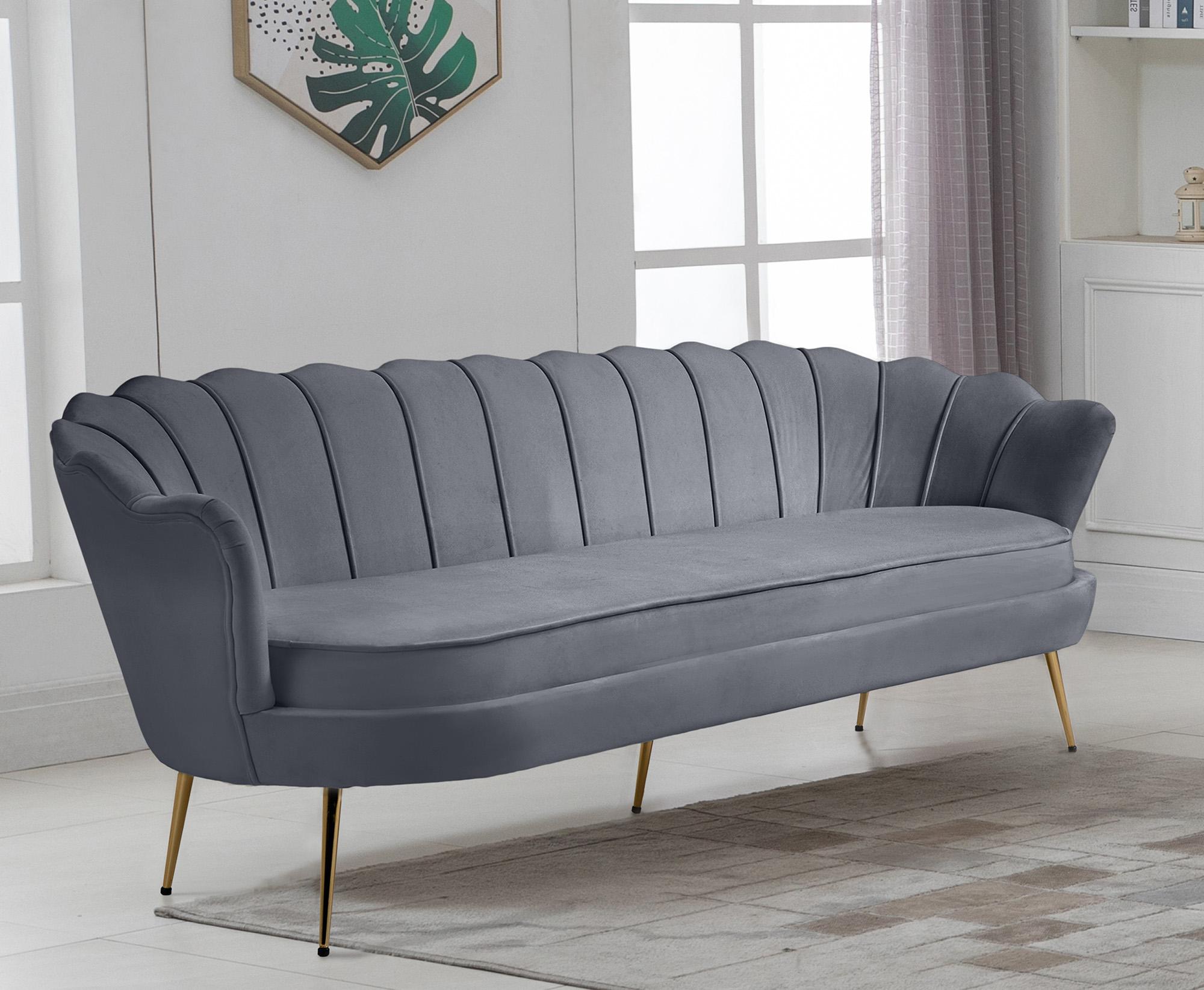 

    
684Grey-S-Set-3 Meridian Furniture Sofa Set
