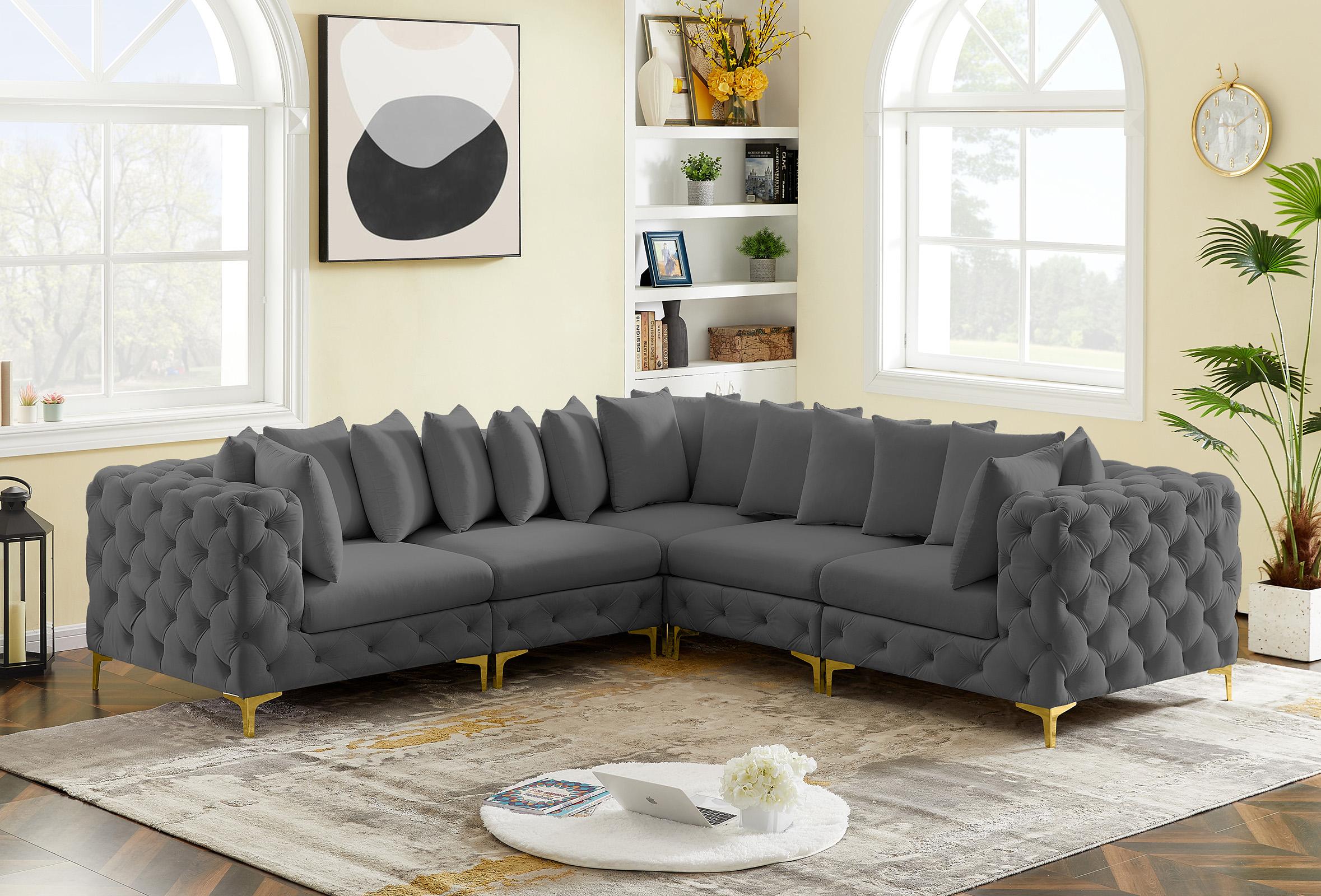 

    
686Grey-Sec5C Meridian Furniture Modular Sectional Sofa
