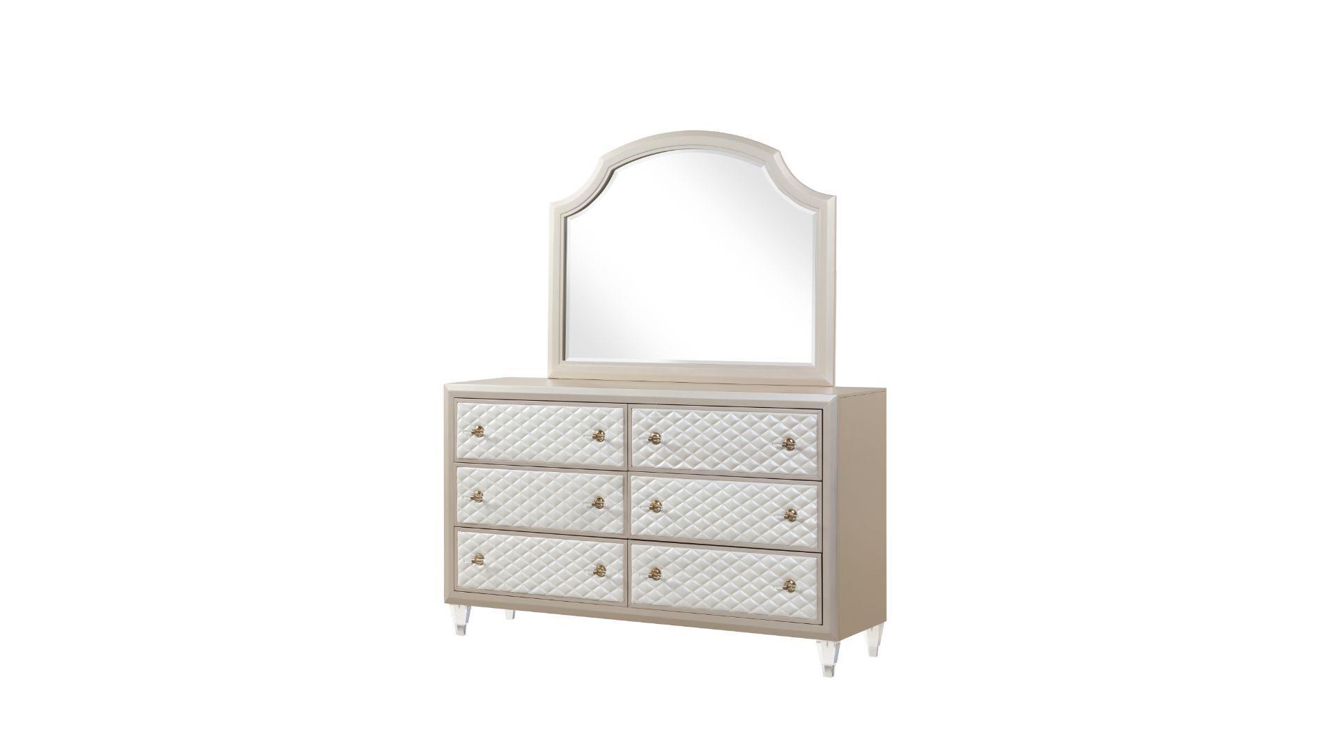 

    
GLAM Ivory & Champagne Gold 6 Drawers Dresser TIFFANY Galaxy Home Contemporary
