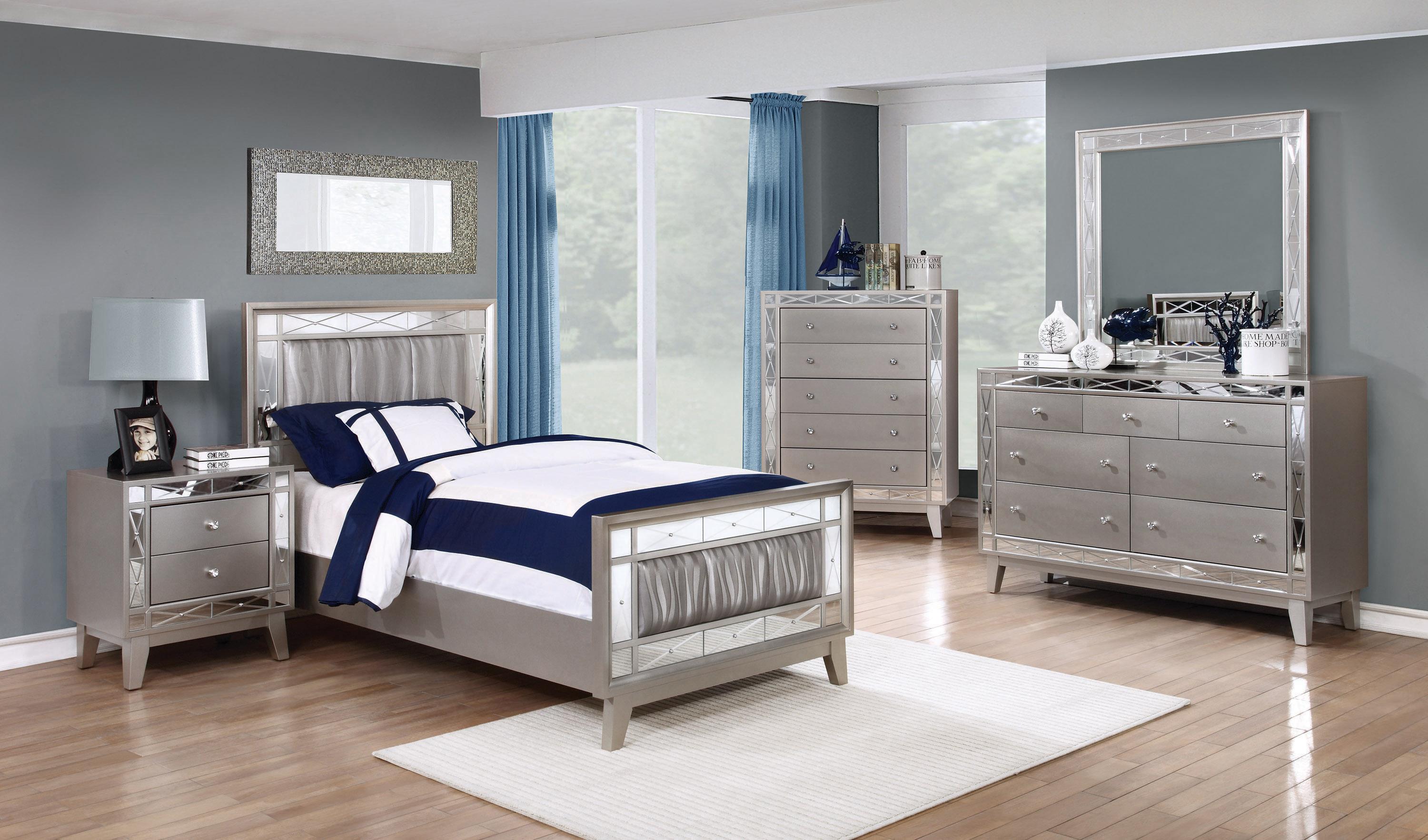 Modern Bedroom Set 204921T-3PC Leighton 204921T-3PC in Silver Leatherette