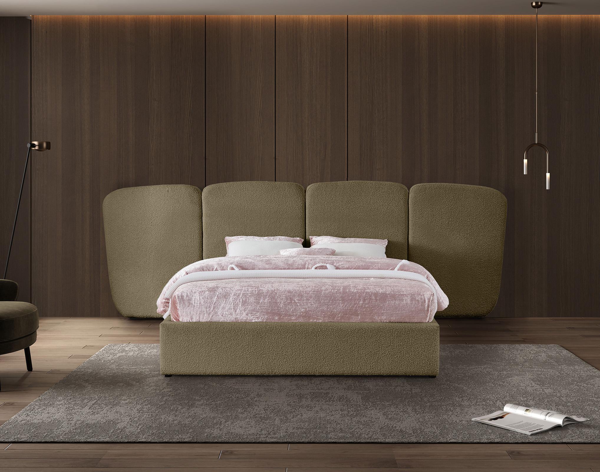 

    
ShilohOlive-K Meridian Furniture Platform Bed
