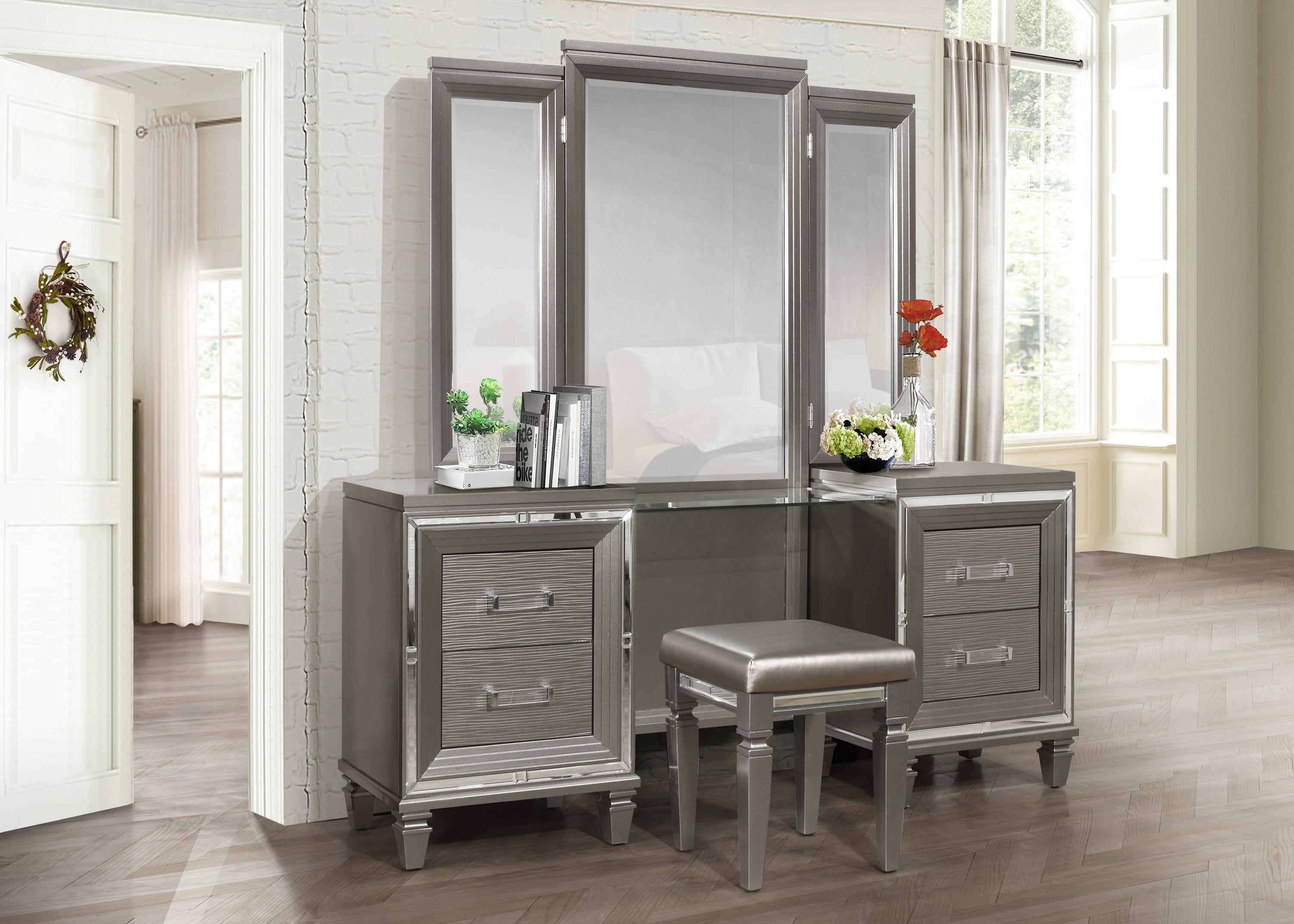 

                    
Homelegance 1616-14*15-3PC Tamsin Vanity Set Silver Faux Leather Purchase 
