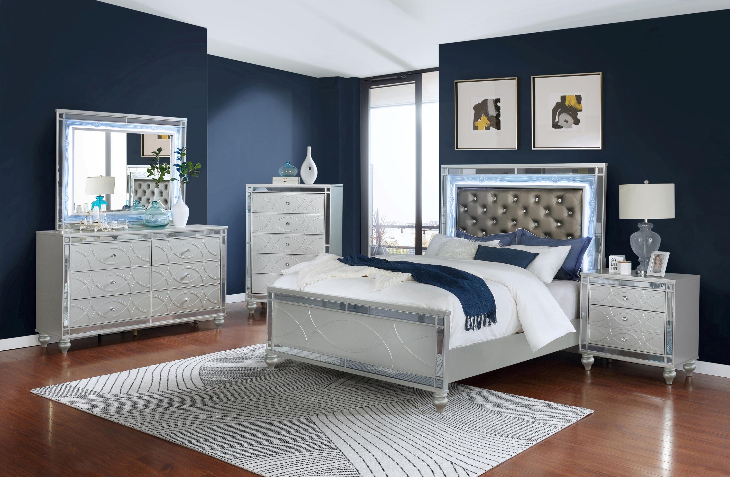 Modern Bedroom Set 223211Q-5PC Gunnison 223211Q-5PC in Silver Leatherette