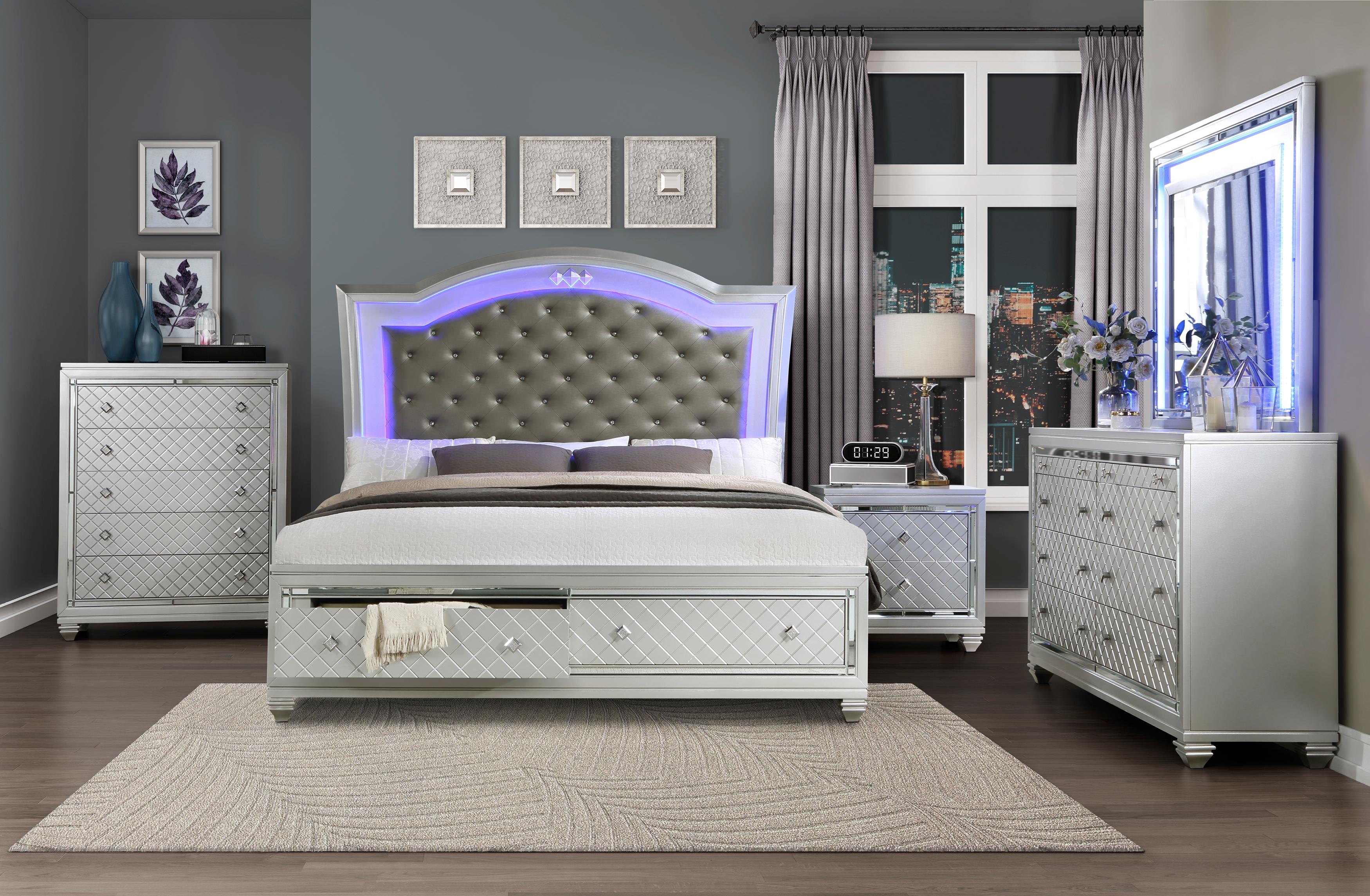 Modern Bedroom Set 1430K-1EK-5PC Leesa 1430K-1EK-5PC in Silver Faux Leather