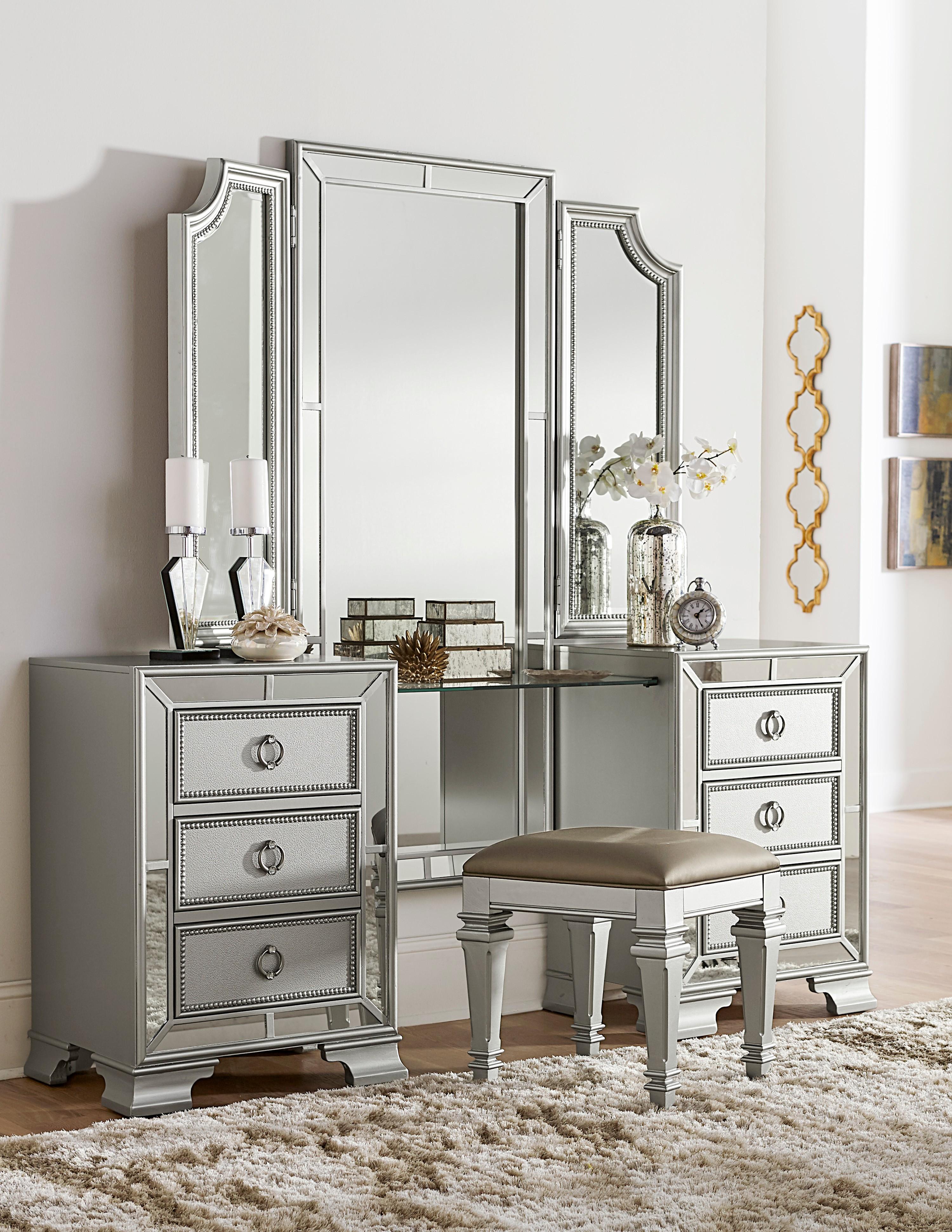 Modern Vanity Set 1646-14*15-3PC Avondale 1646-14*15-3PC in Silver Faux Leather