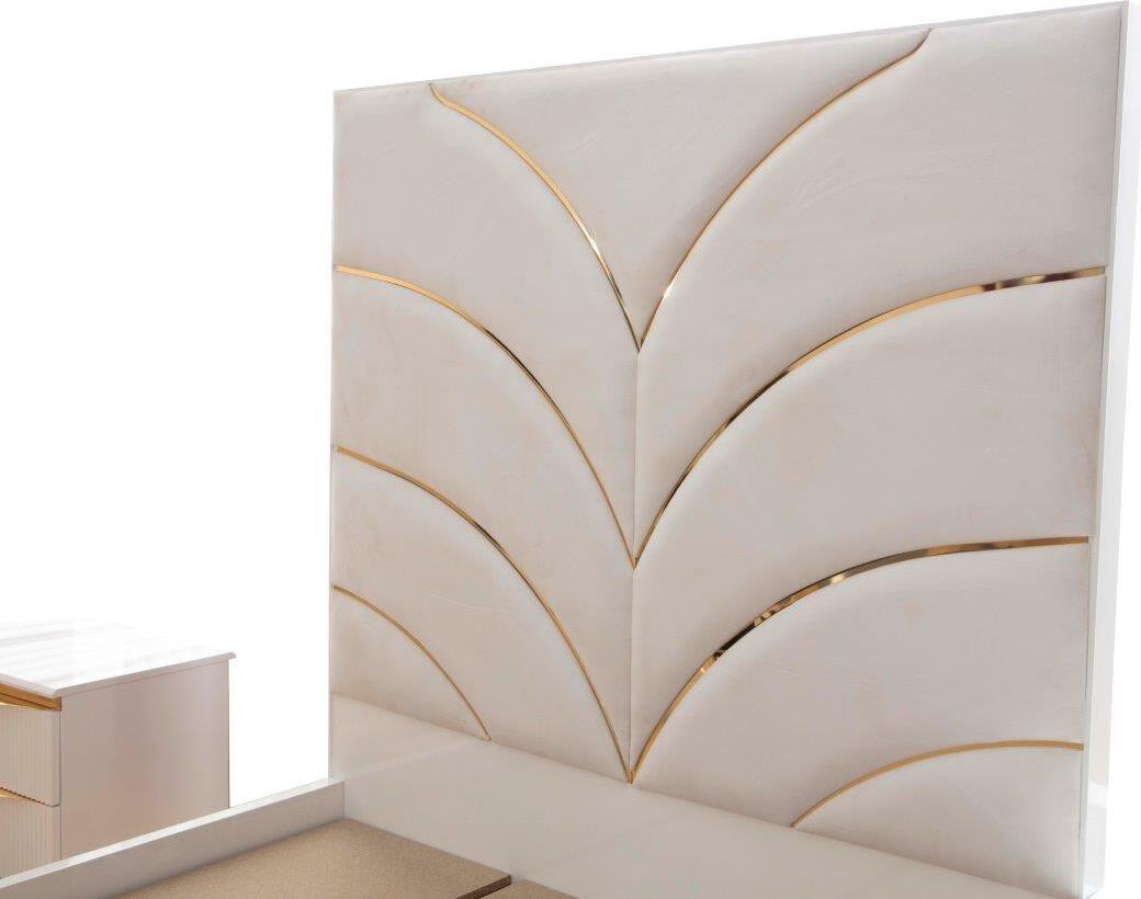 

        
Galaxy Home Furniture LAURA Platform Bed White/Gold Velvet 698781411919
