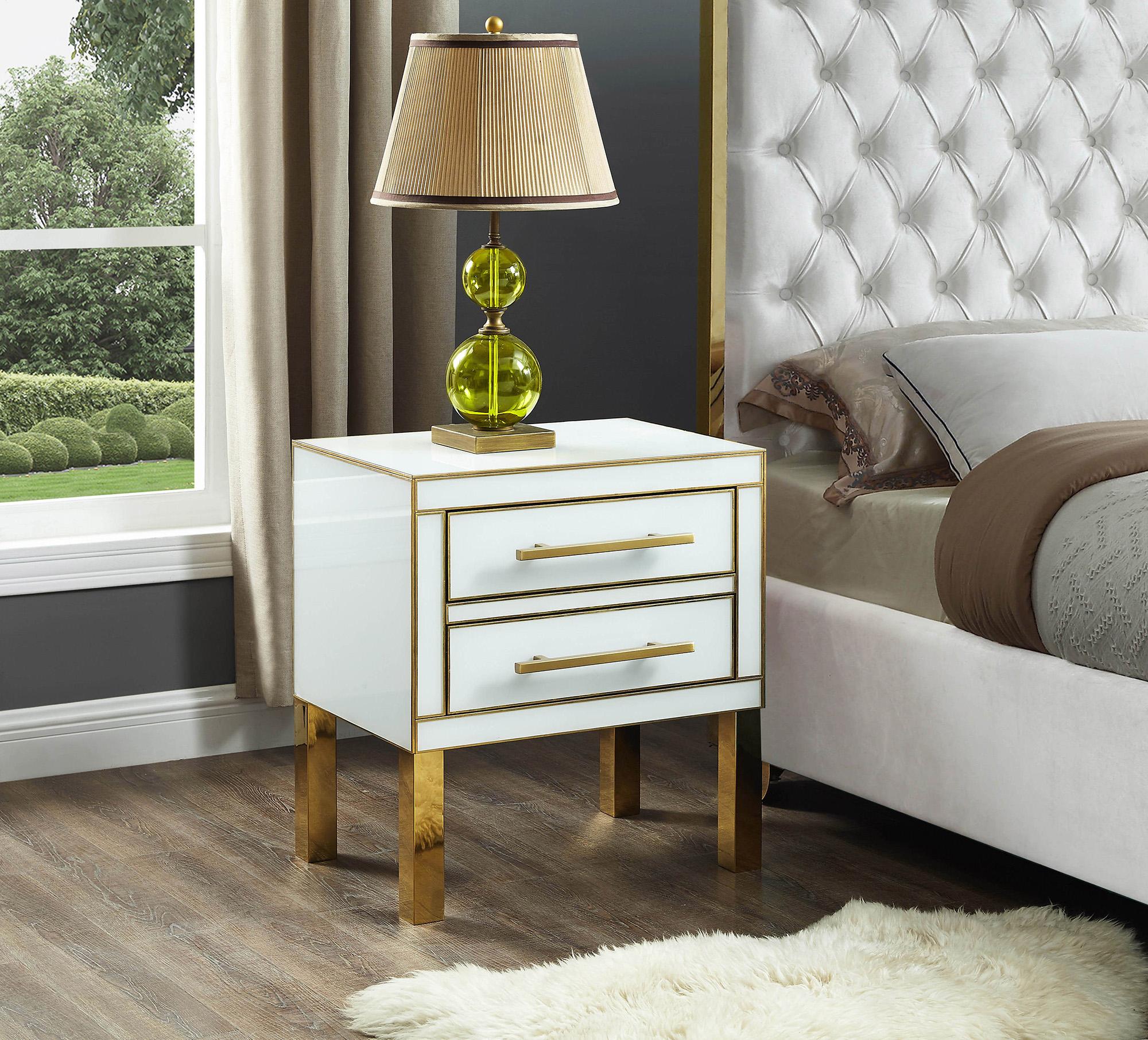 

        
Meridian Furniture GIGI 820 Nightstand Set White/Gold  647899953361
