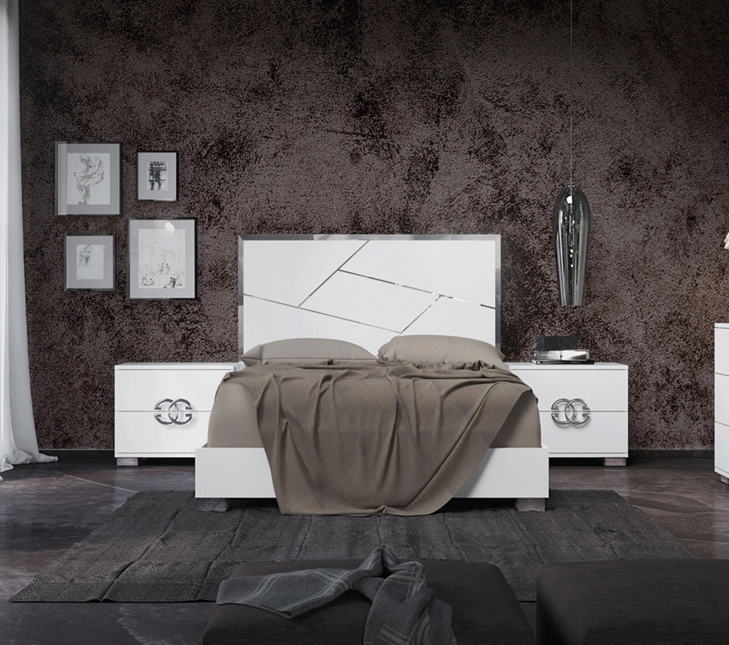 

    
White High Gloss Queen Bed Modern MADE IN ITALY ESF Dafne
