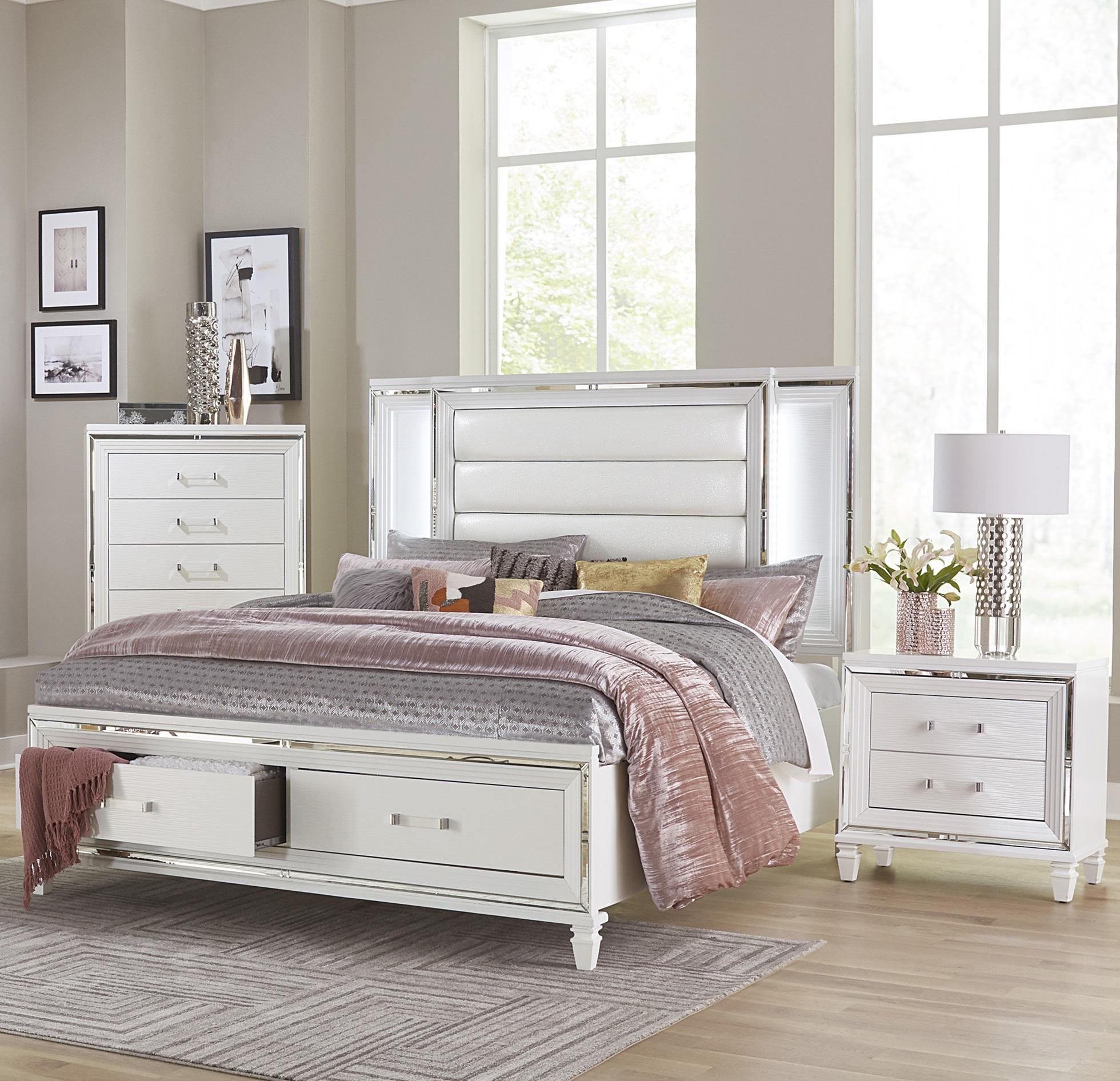 Modern Bedroom Set 1616WK-1CK-3PC Tamsin 1616WK-1CK-3PC in White Faux Leather