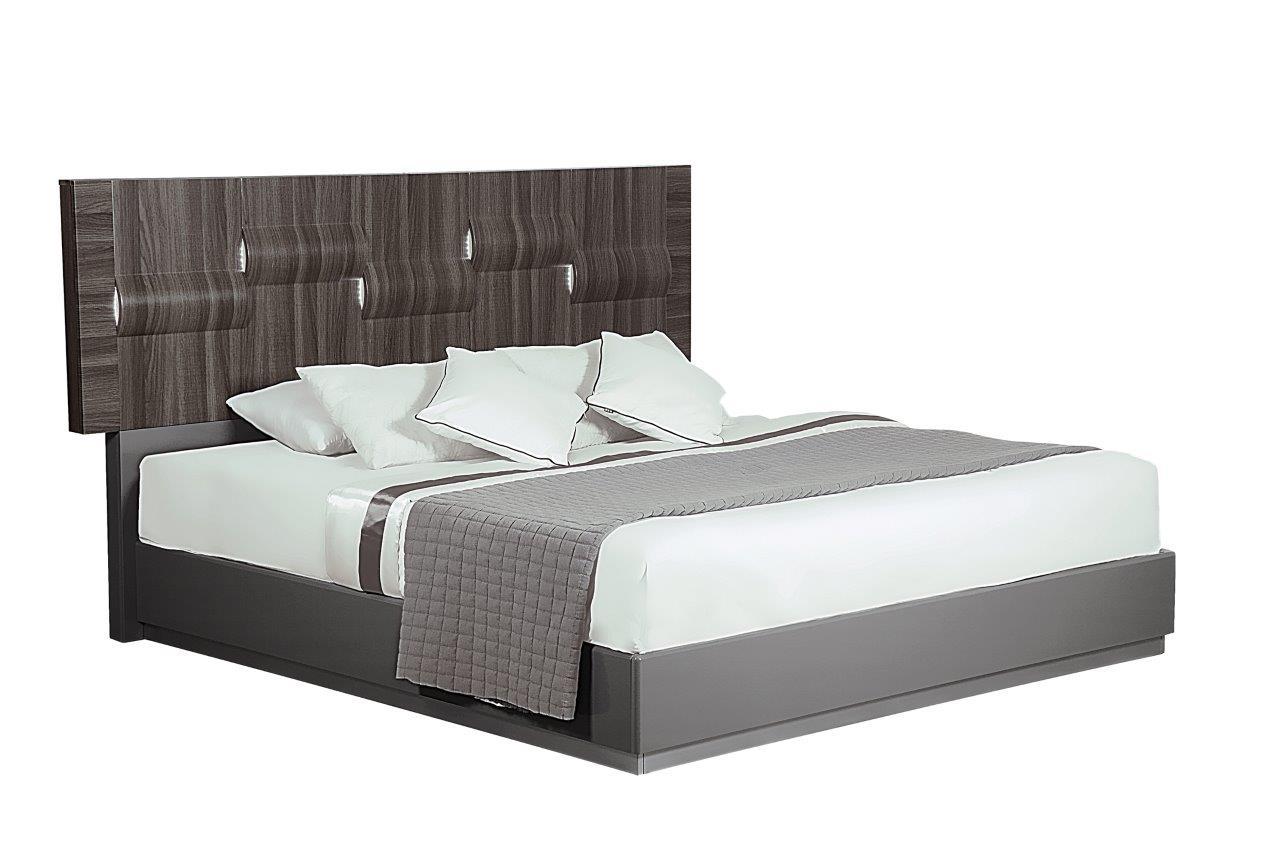 

    
Global Furniture Adel Modern High Gloss Zebra Wood w/LED Queen Bedroom Set 3 Pcs
