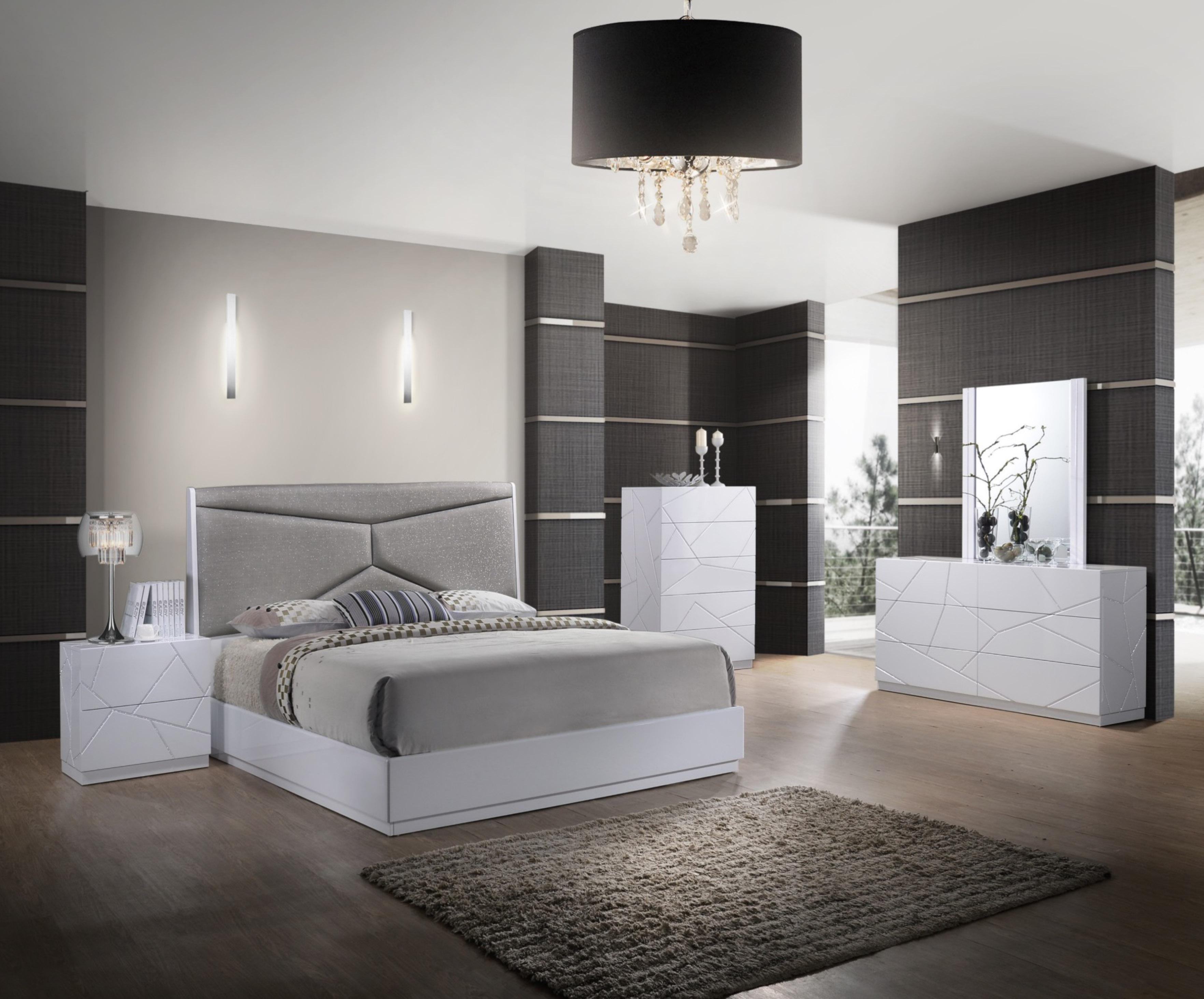 

    
Global Furniture Pandora Modern White Gloss Finish King Bedroom Set 3 Pcs
