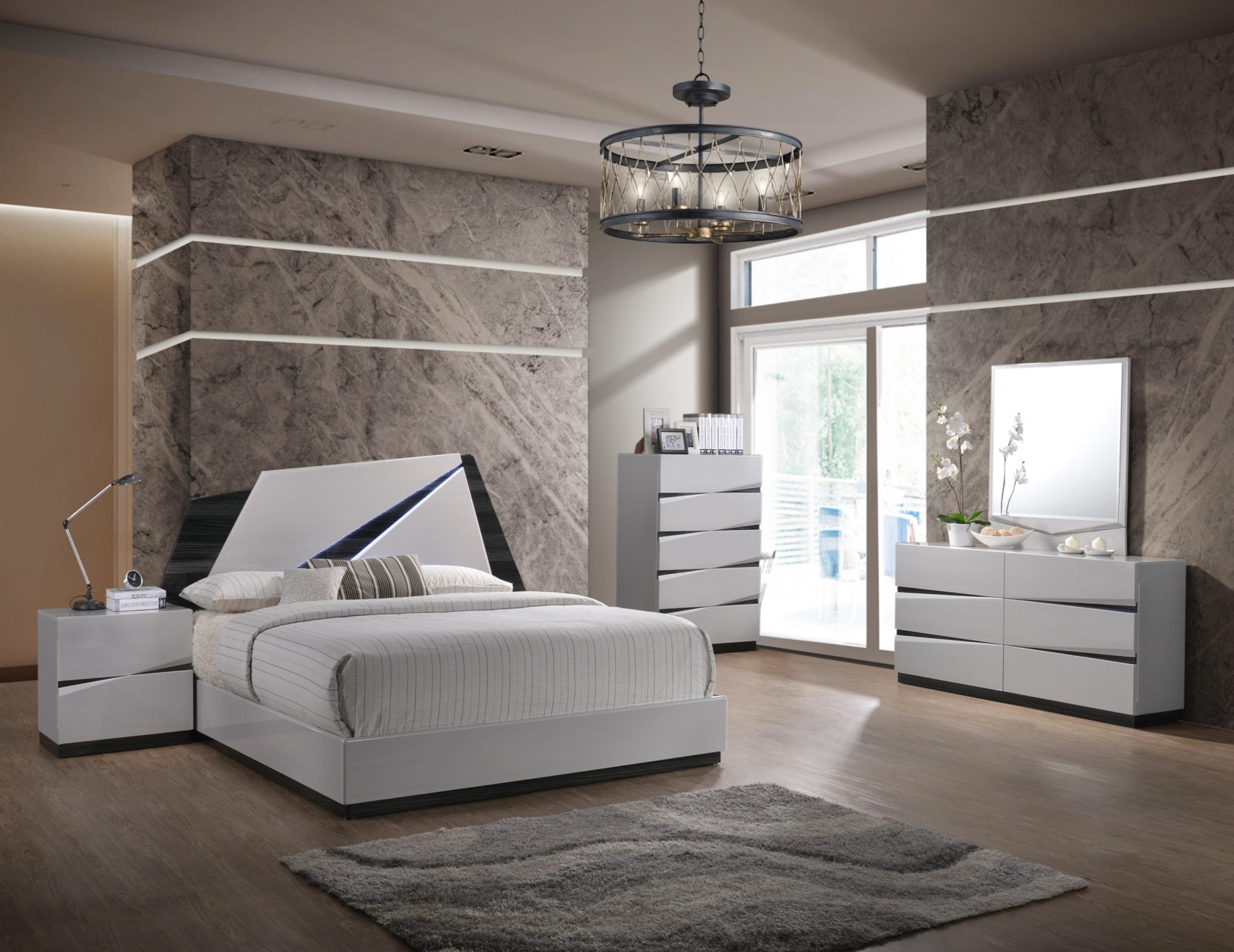 

    
Global Furniture Scarlett Modern White Gloss Finish Queen Bedroom Set 3 Pcs
