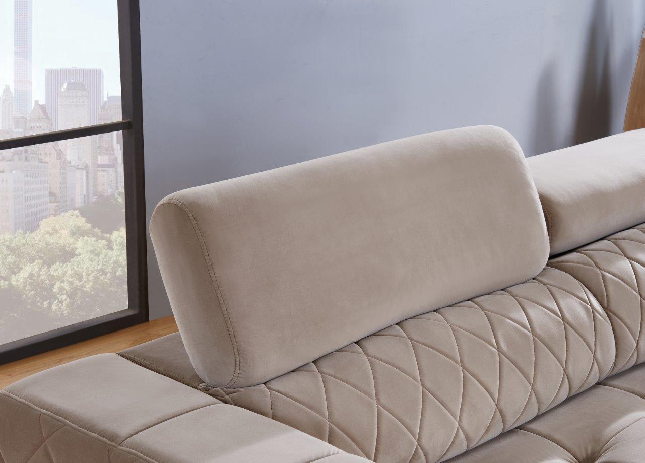 

    
Global Furniture U0037 Hyde Oat Beige Velvet Sectional Sofa Contemporary
