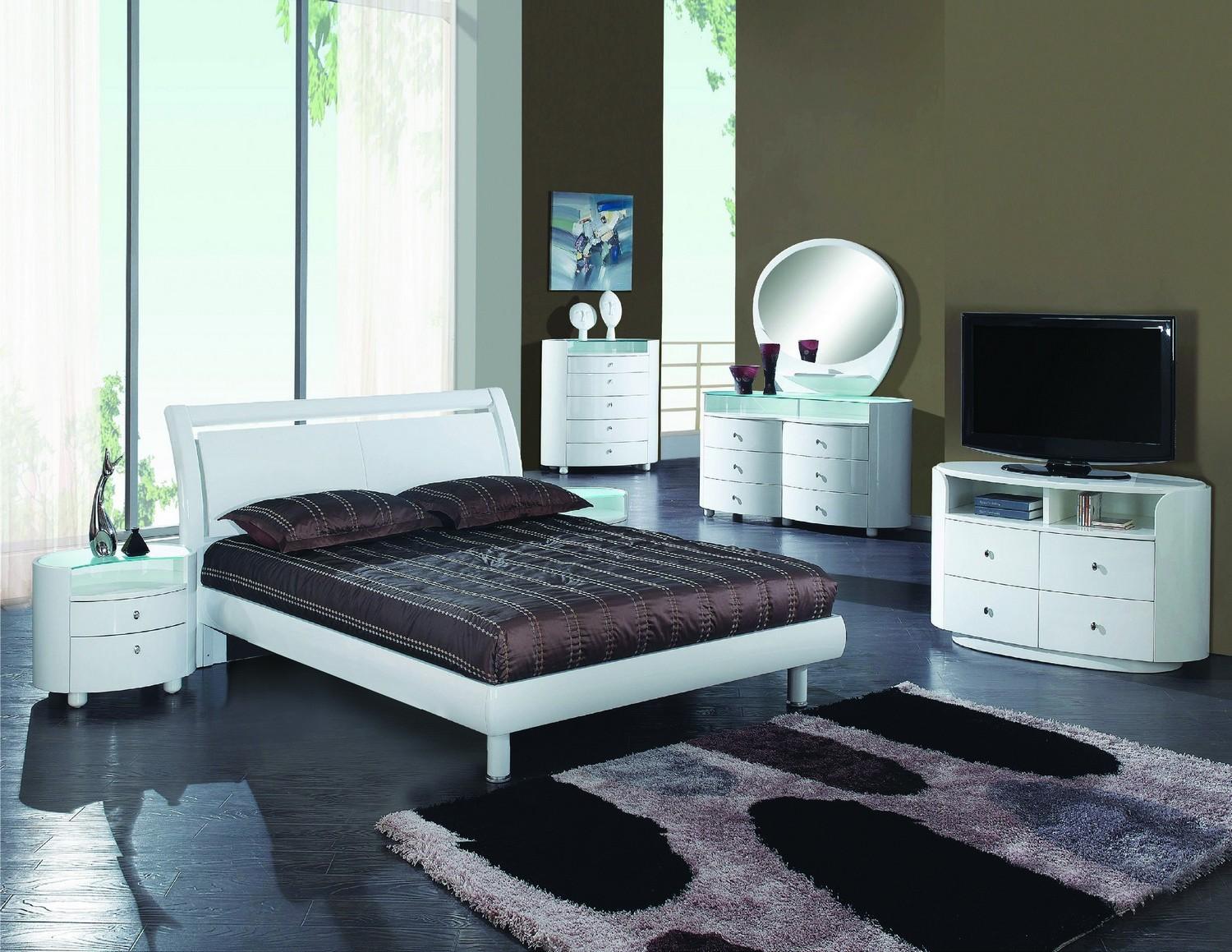 Contemporary, Modern Platform Bedroom Set Cosmo COSMO-SET-WHITE-EK-Set-5 in White Lacquer
