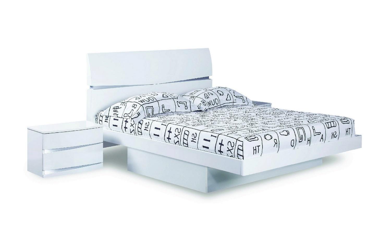 Contemporary, Modern Platform Bedroom Set Wynn WYNN-BED-WHITE-EK-3-PC in White, Silver Lacquer