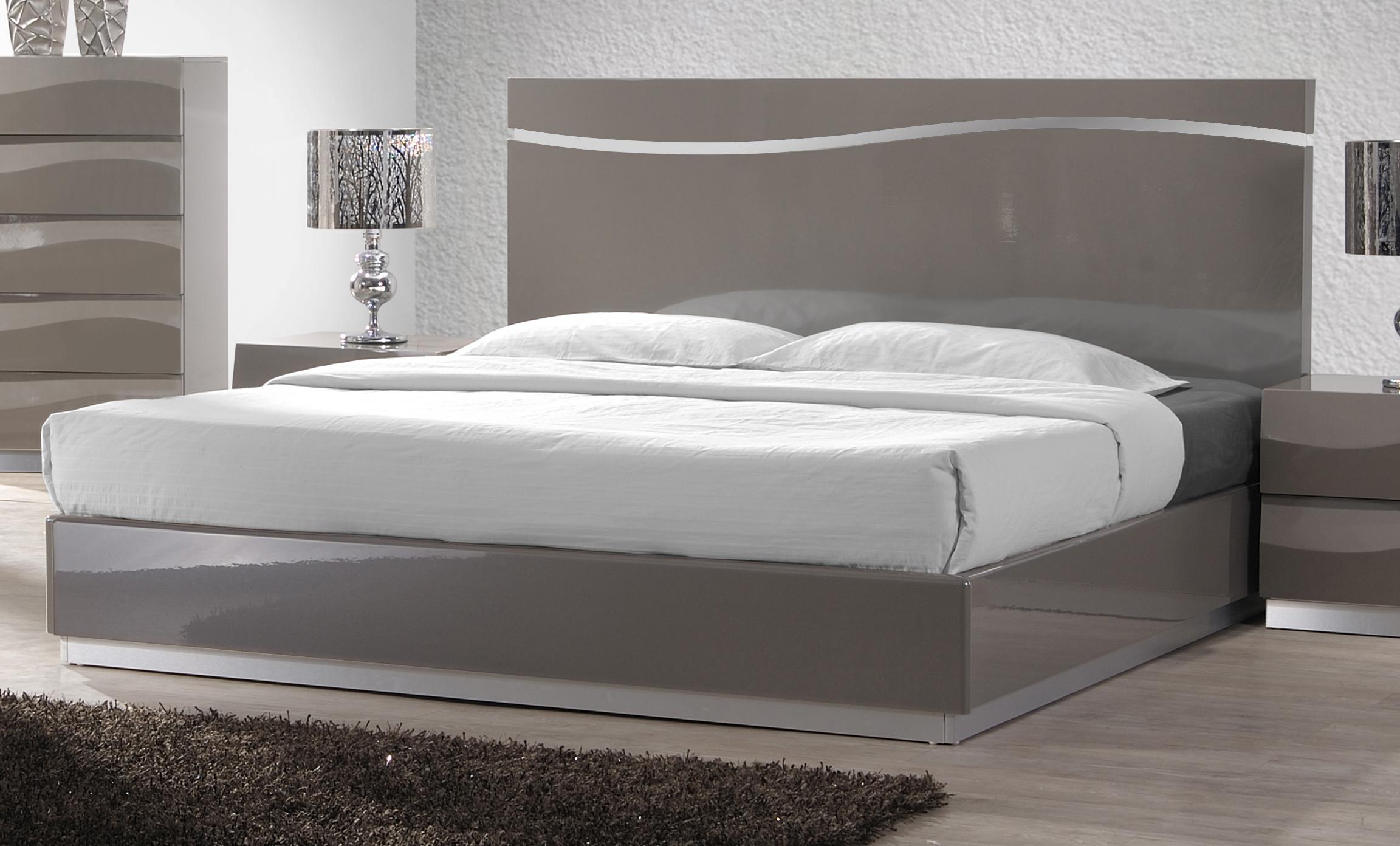 

    
Gloss Grey Finish Platform Queen Size Bed Modern Delhi by Chintaly Imports
