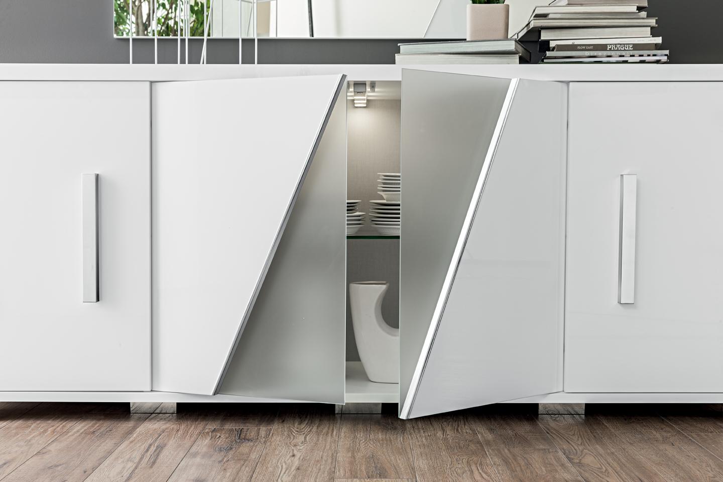 

    
Glossy White 4 Door Buffet LISA ESF Contemporary Modern Made in Italy
