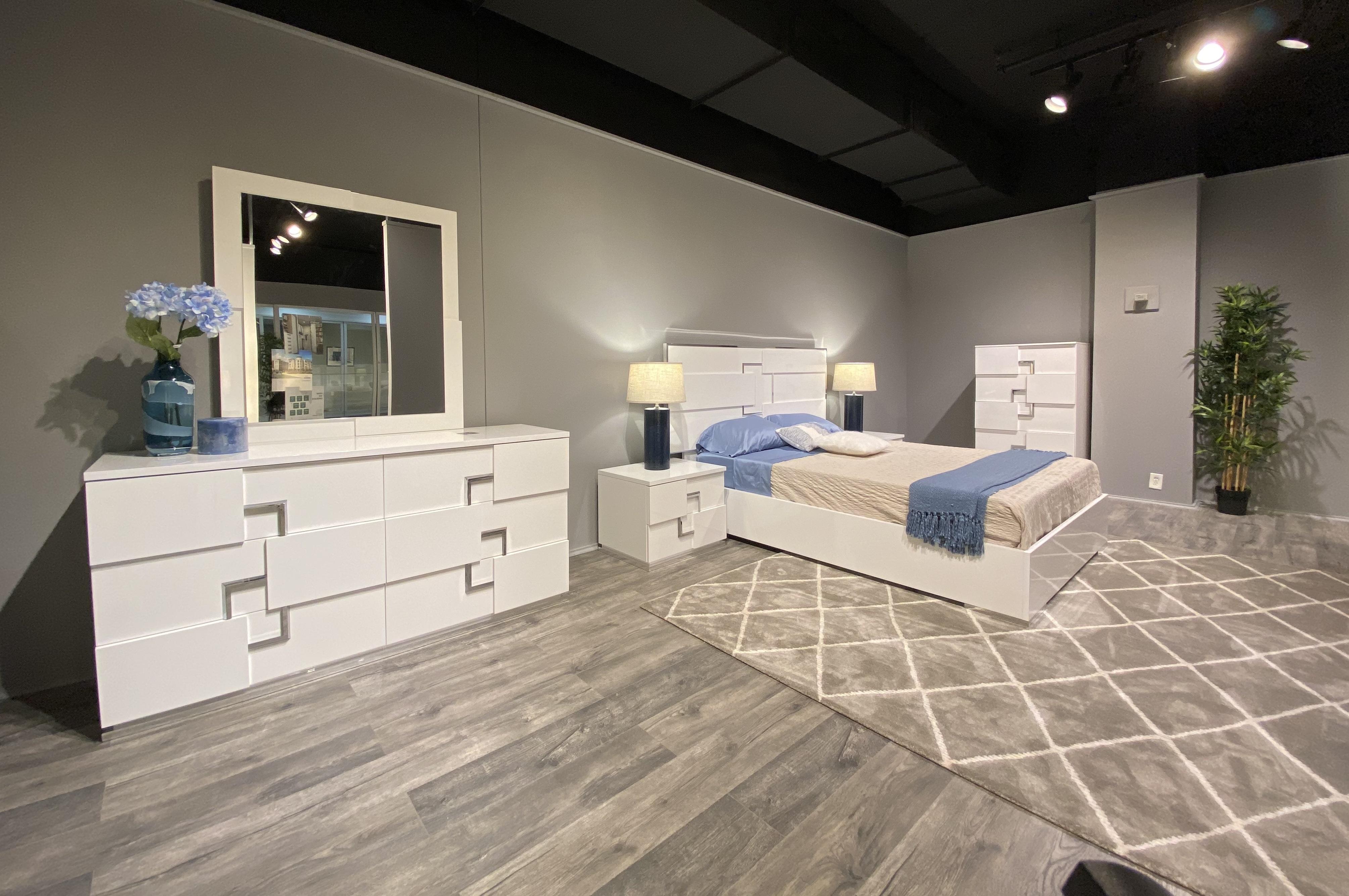 

                    
J&M Furniture Infinity Platform Bed White  Purchase 
