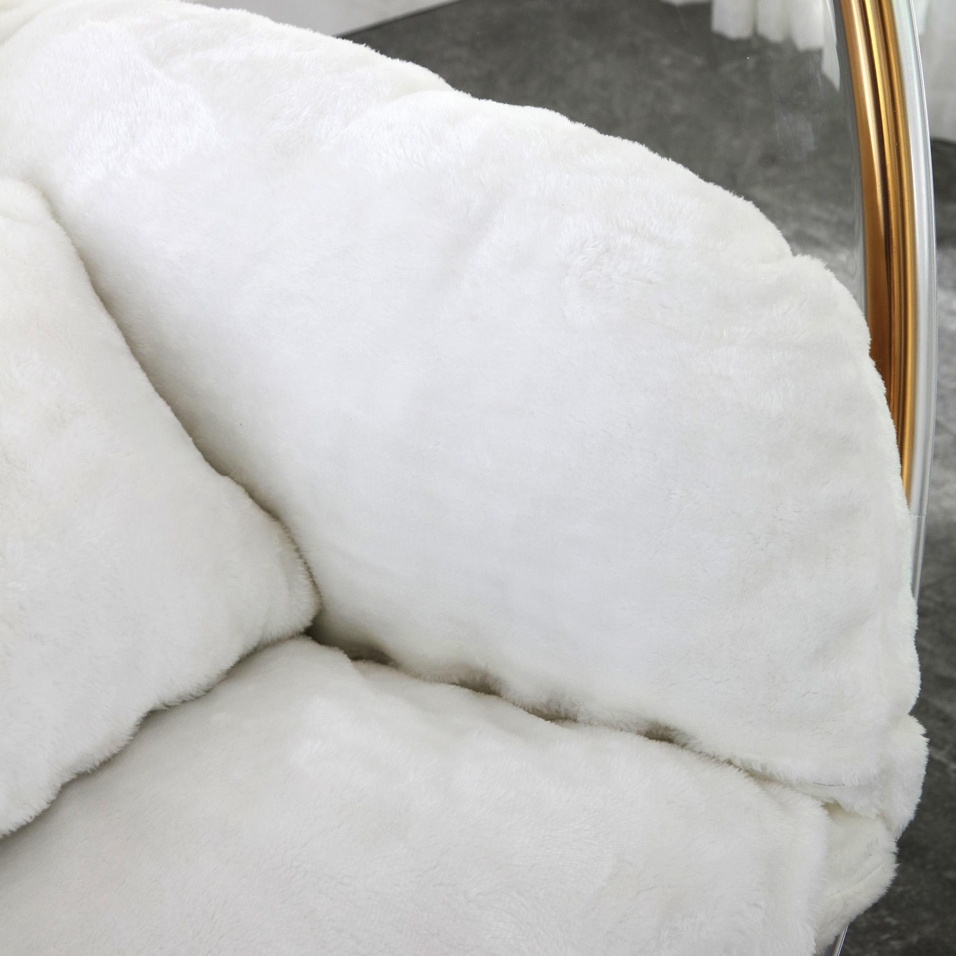 

        
Meridian Furniture LUNA 508Fur Accent Chair White/Gold Fur 094308252254
