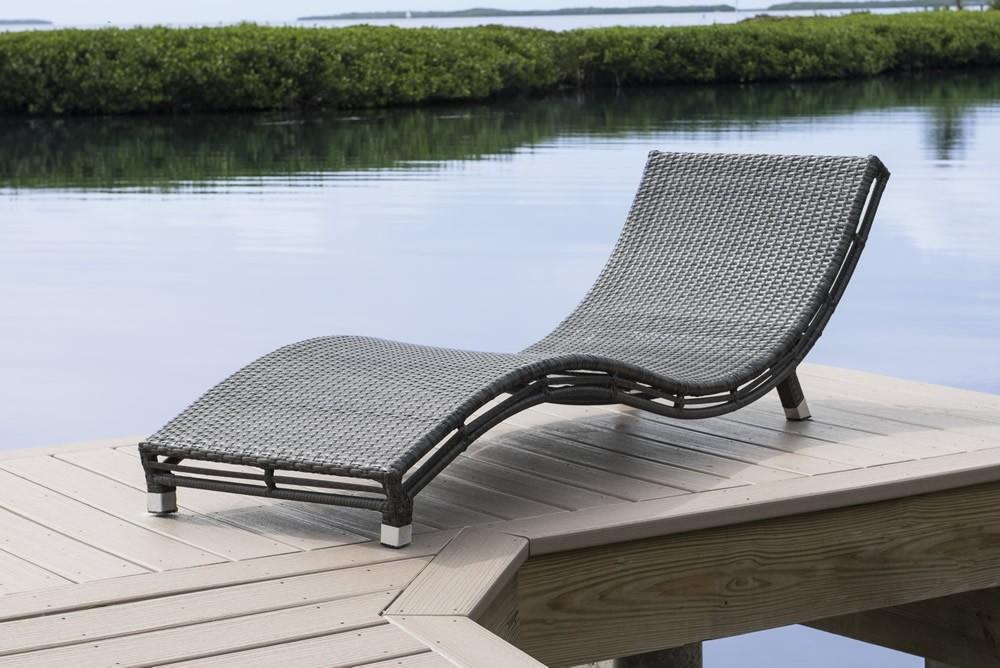 

    
Graphite Curved Chaise Lounge w/off-white cushions PJO-1601-GRY-CC Panama Jack
