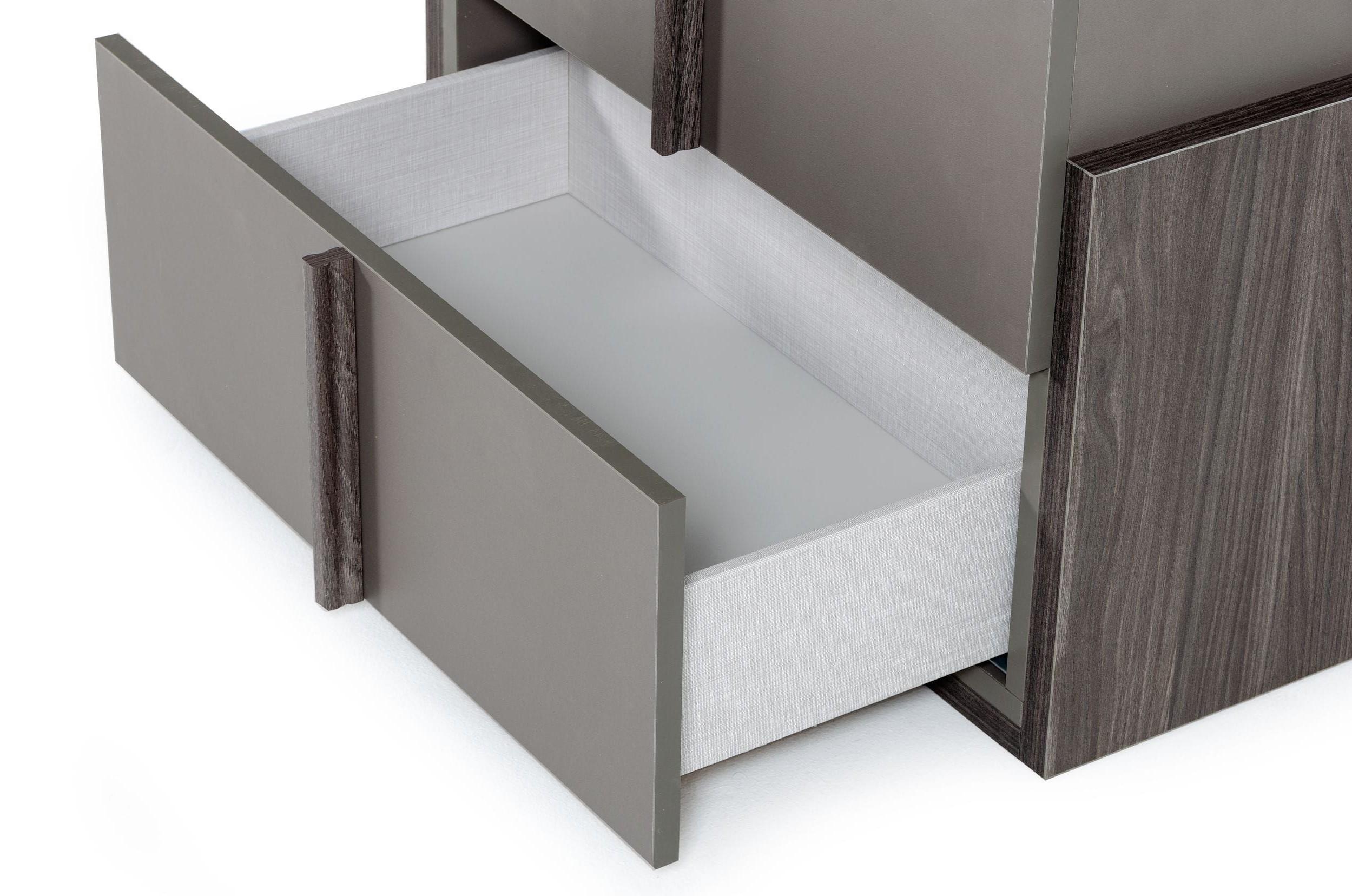

    
VGACJULIANA-BED-Q-3pcs Gray Fabric Panel Bed & Charcoal Queen Bedroom Set 3Pcs by VIG Nova Domus Juliana
