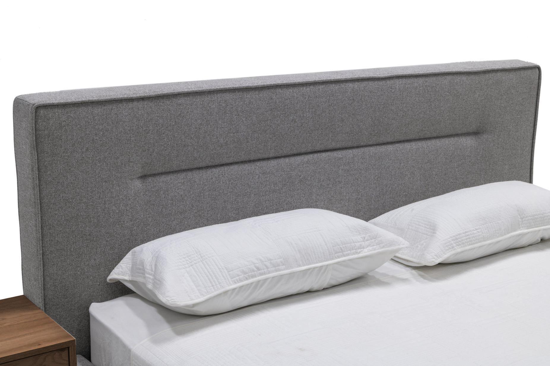 

    
Gray Fabric Queen Size Panel Bed by VIG Nova Domus Juliana
