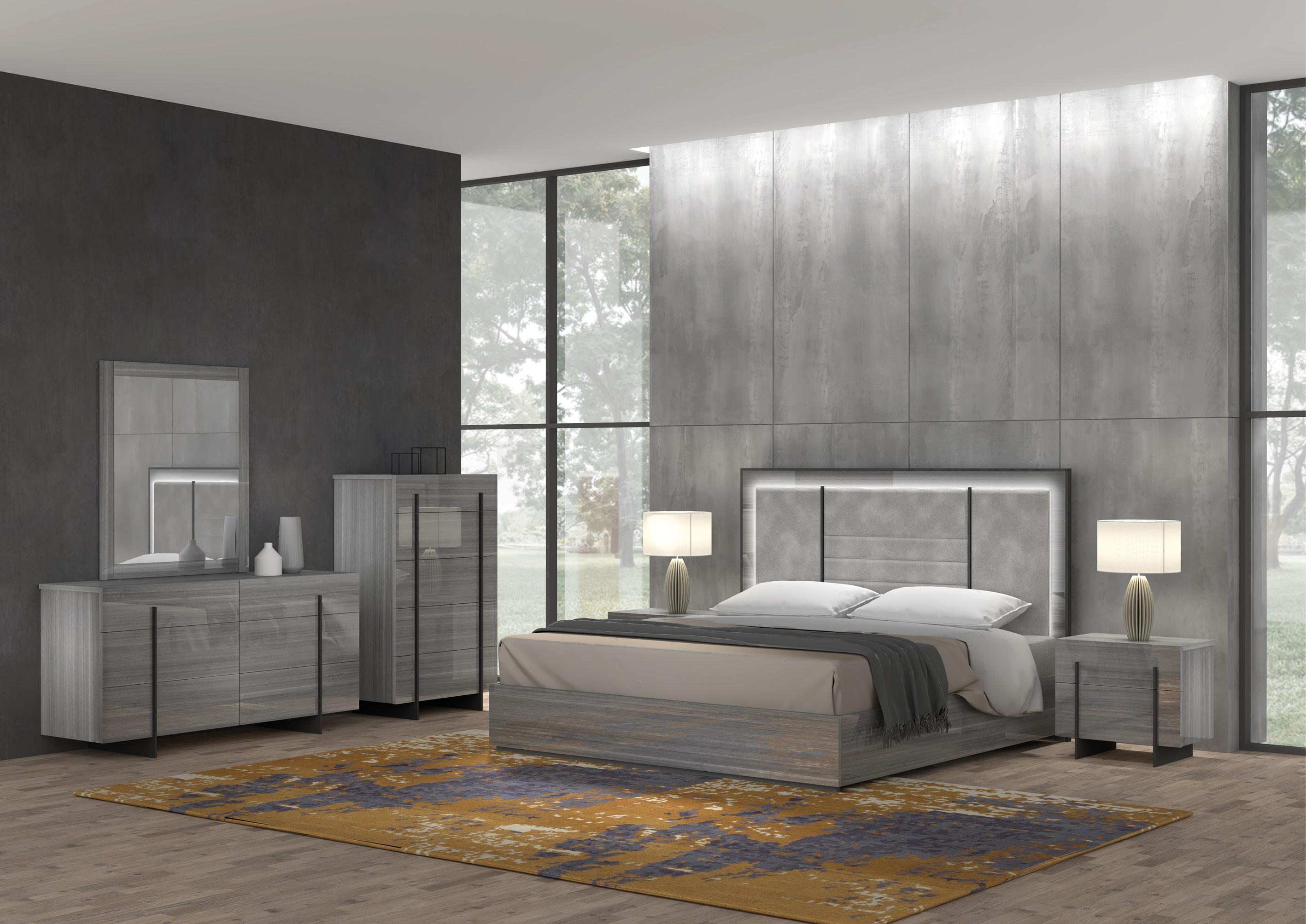 

    
Gray Glossy Upholstered King Panel Bedroom Set 6Pcs by J&M Furniture Blade 17450
