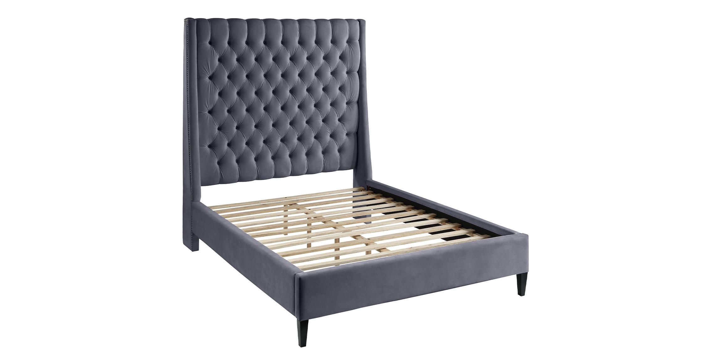 

    
FritzGrey-Q Meridian Furniture Platform Bed
