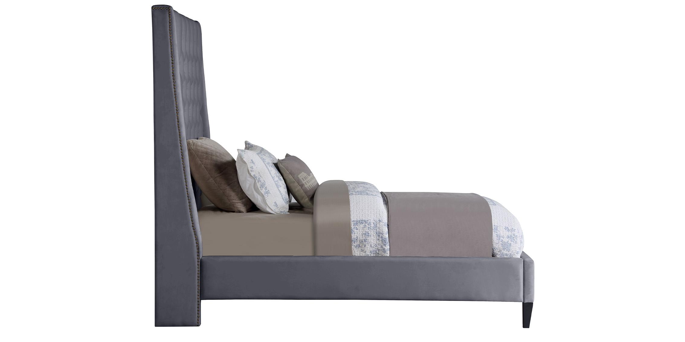

    
Meridian Furniture FRITZ FritzGrey-T Platform Bed Gray FritzGrey-T

