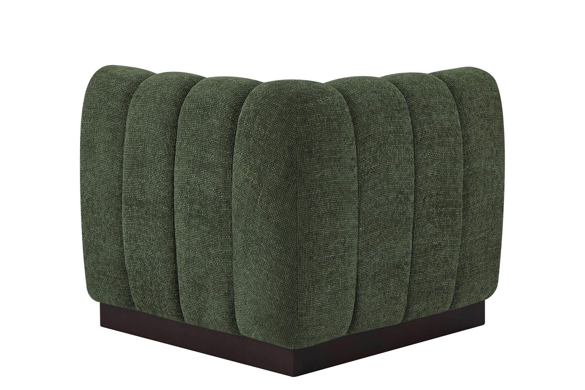 

        
Meridian Furniture QUINN 124Green-Corner Corner chair Green Chenille 094308292298
