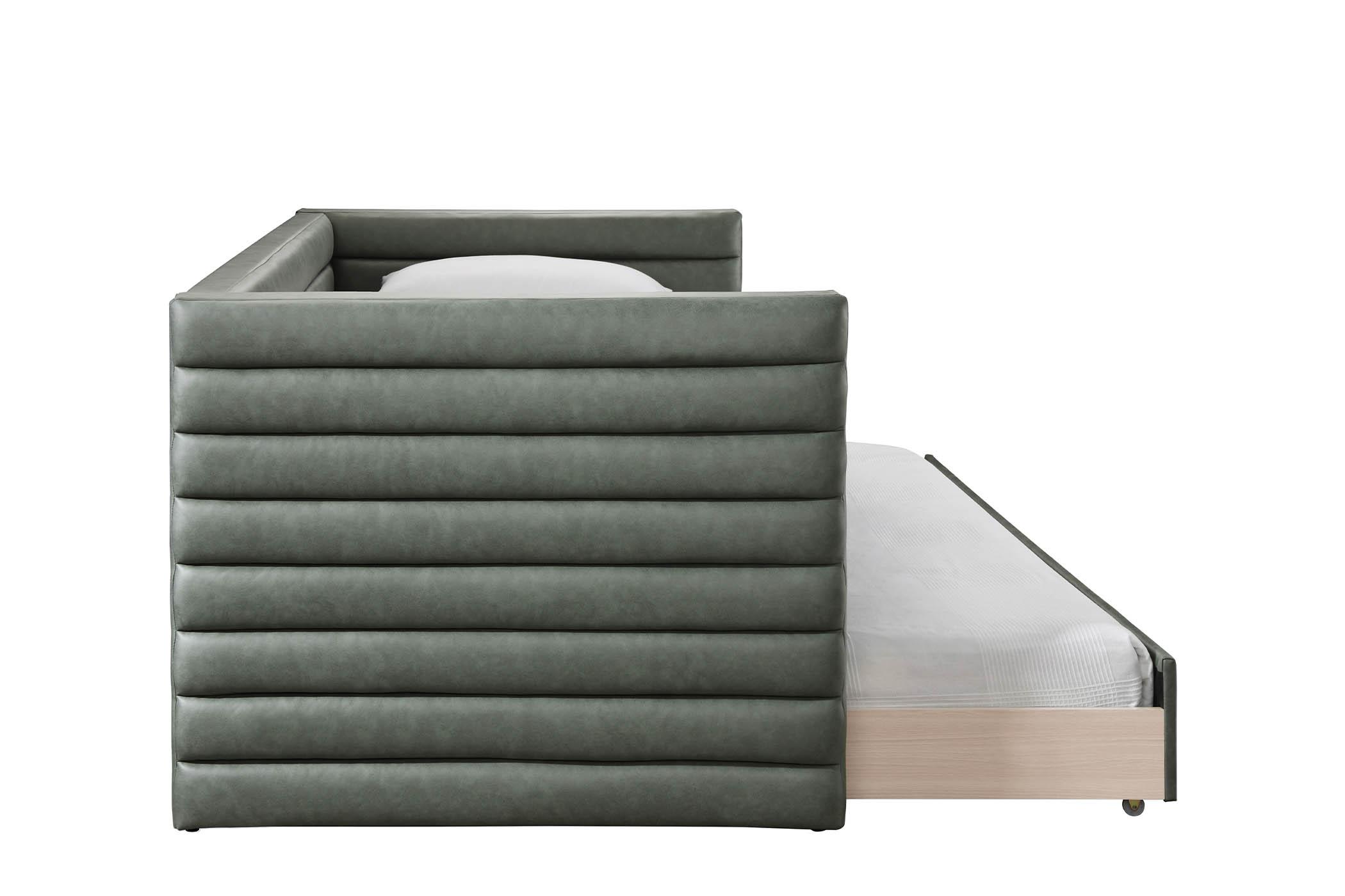

        
Meridian Furniture BeverlyGreen-T Daybed Green Faux Leather 094308312798
