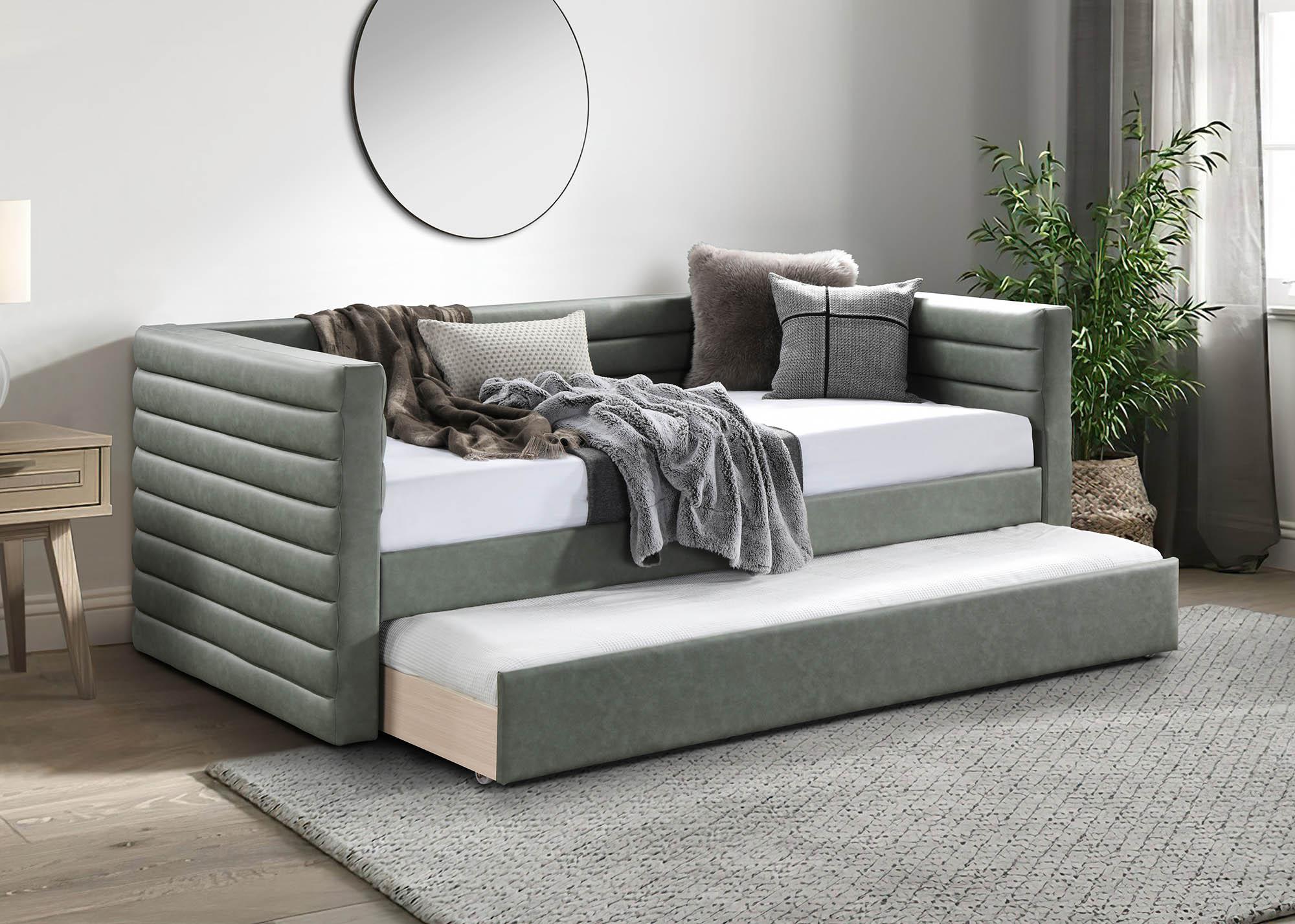 

    
Green Vegan Leather Twin Daybed BeverlyGreen-T Meridian Modern Contemporary
