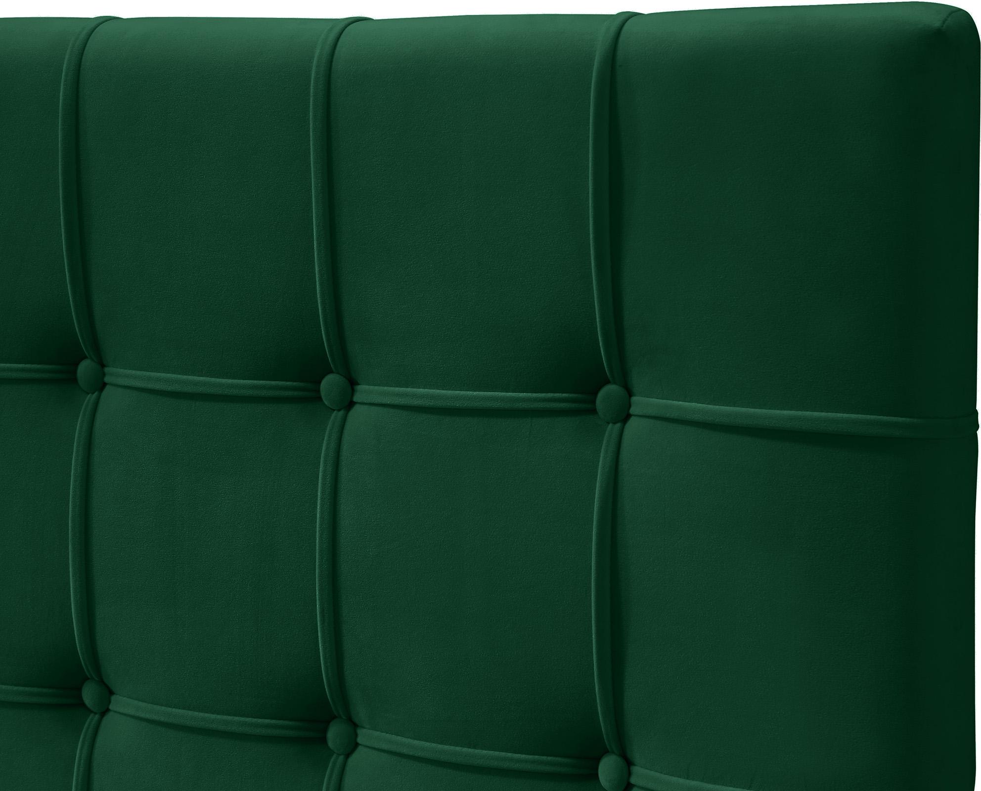 

    
EllyGreen-K Meridian Furniture Platform Bed
