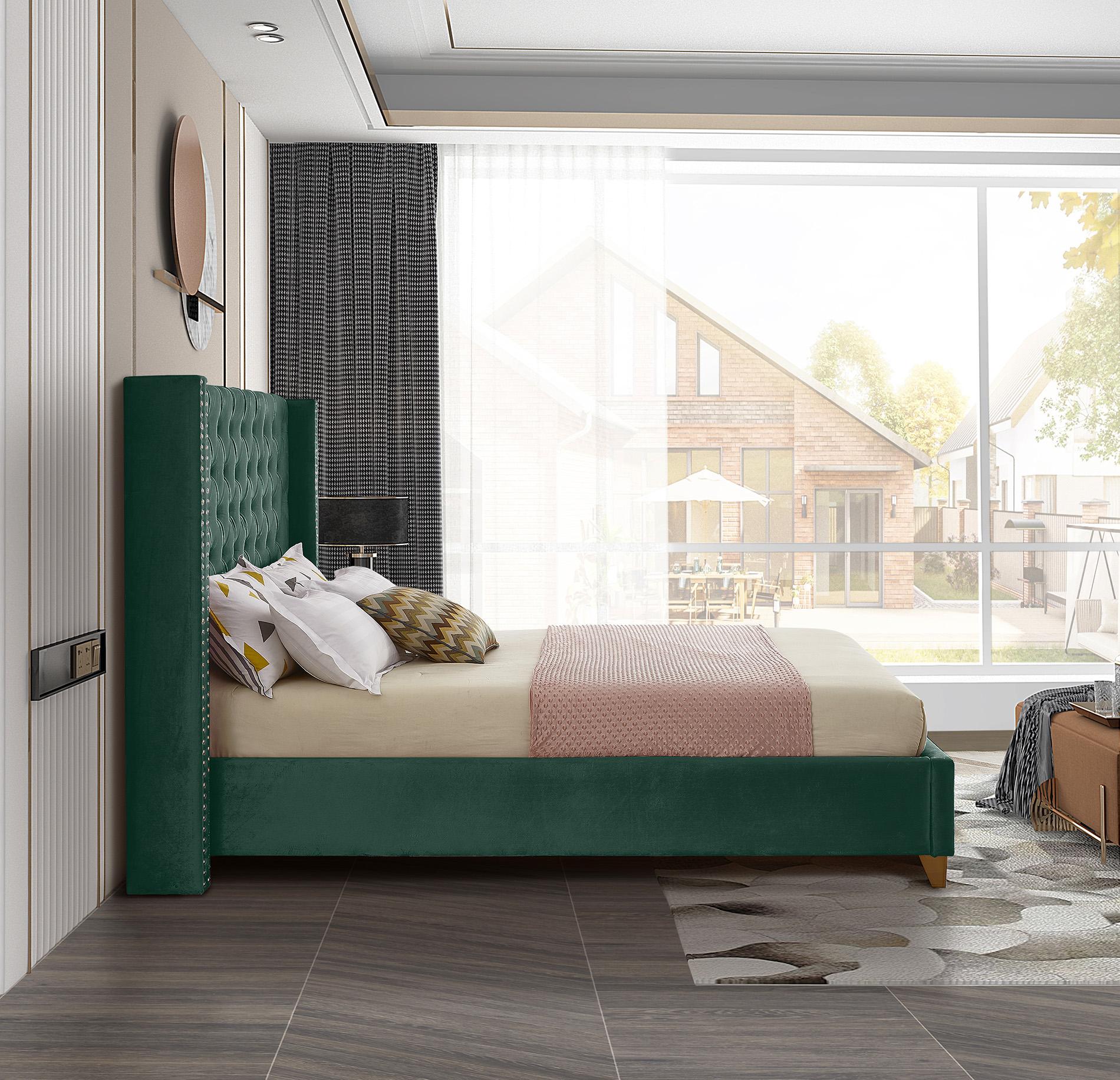 

    
BaroloGreen-F Meridian Furniture Platform Bed
