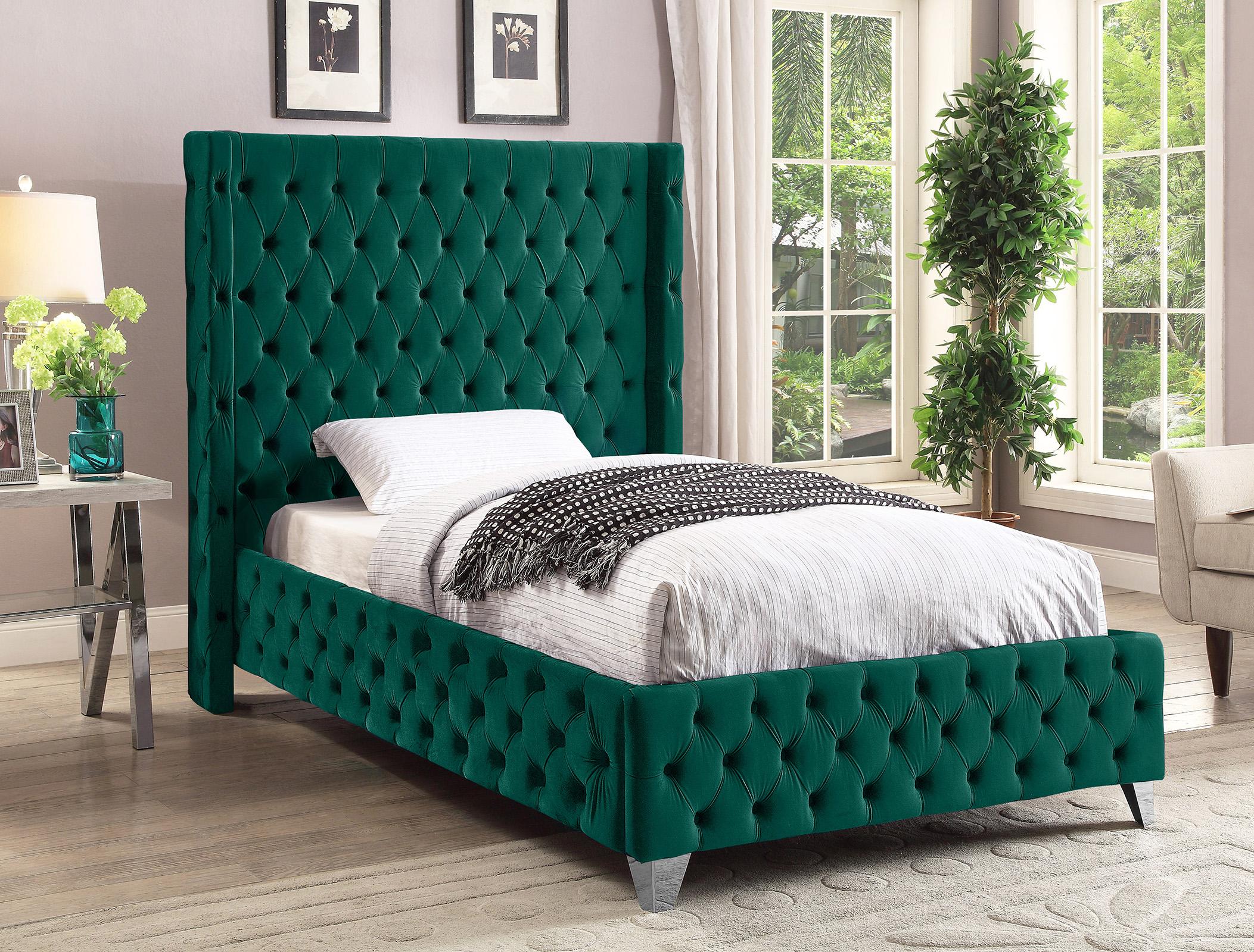 

    
Meridian Furniture SAVAN SavanGreen-T Platform Bed Chrome/Green/Gold SavanGreen-T
