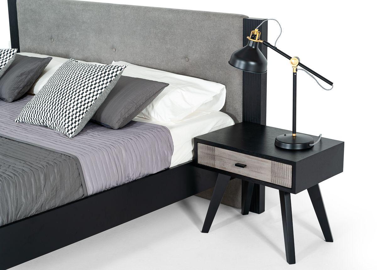 

    
Grey & Black Modern King Panel Bedroom Set 3 Panther VGMABR-77-BED-2N VIG

