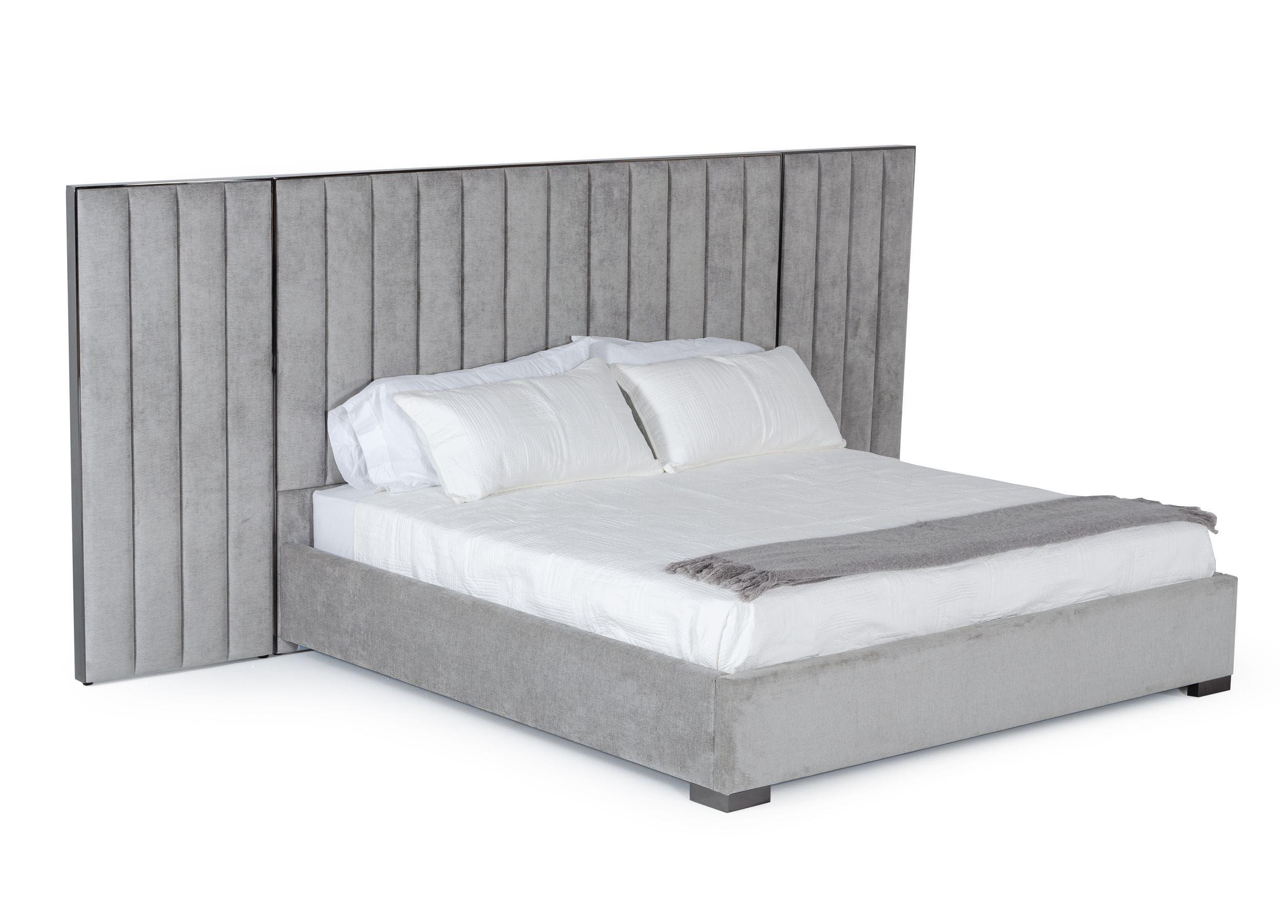 

    
Grey & Black Stainless Steel King Bed w/ Nightstands Set 3Pcs by VIG Modrest Buckley
