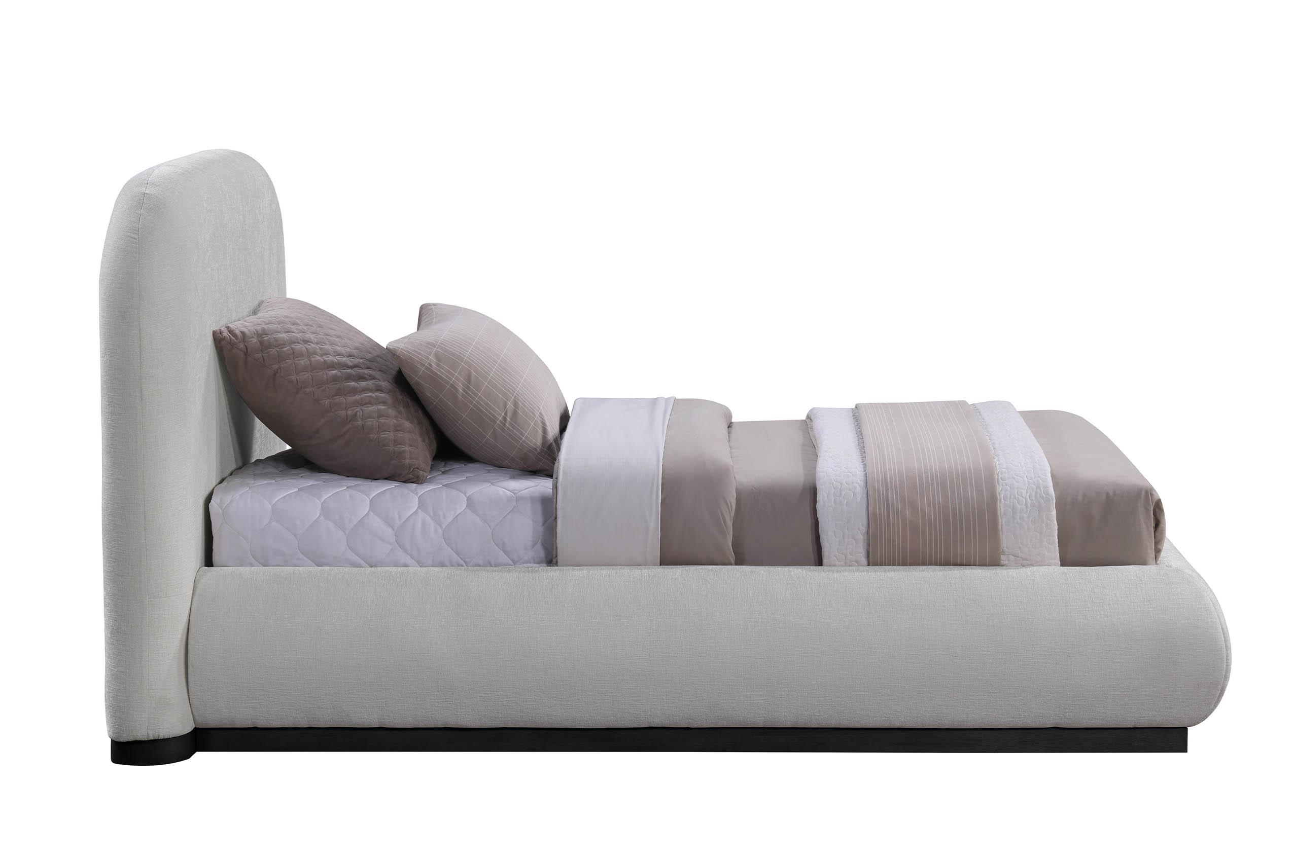 

        
Meridian Furniture VAUGHN B1214Grey-T Platform Bed Gray Chenille 094308301990
