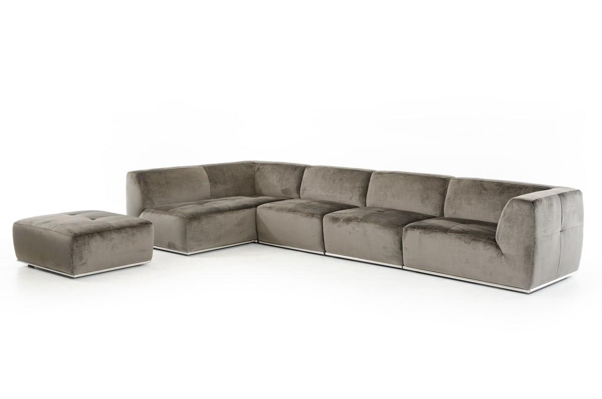 

    
Grey Fabric LHC Sectional Sofa w/ Ottoman by VIG Hawthorn Divani Casa
