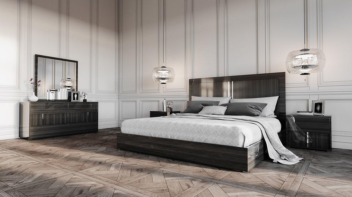 

    
Grey High Gloss & Silver Accents CAL King Panel Bedroom Set 5Pcs by Vig Modrest Ari
