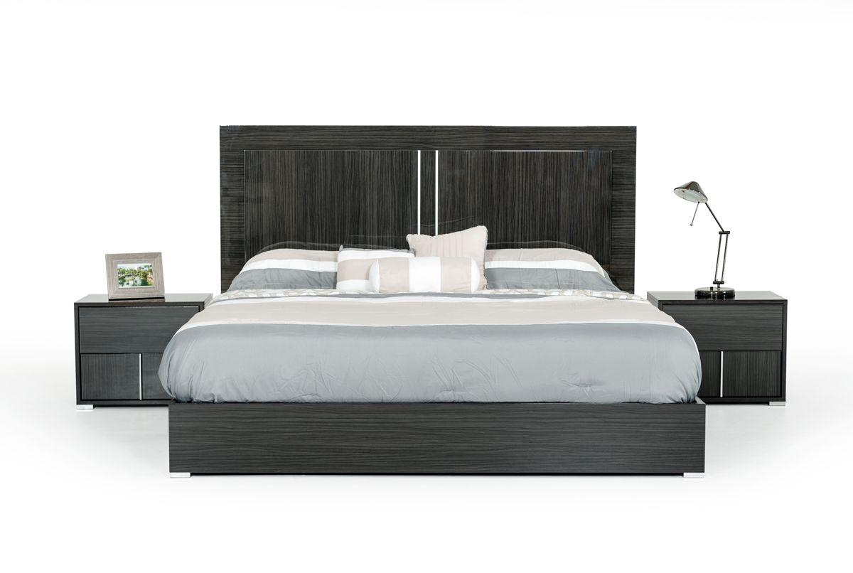 

    
Grey High Gloss & Silver Accents CAL King Panel Bedroom Set 3Pcs by Vig Modrest Ari
