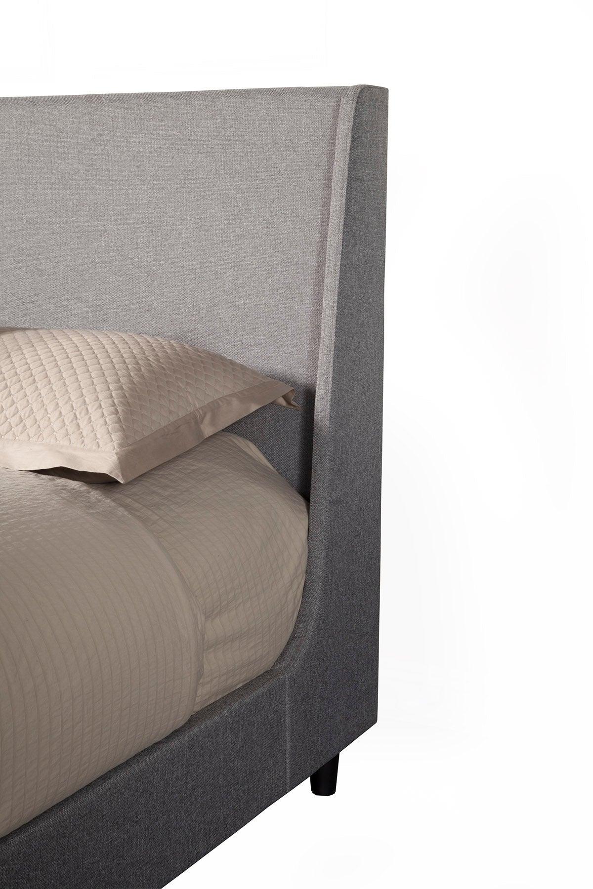 

        
Alpine Furniture Amber Platform Bed Gray Fabric 812702023368
