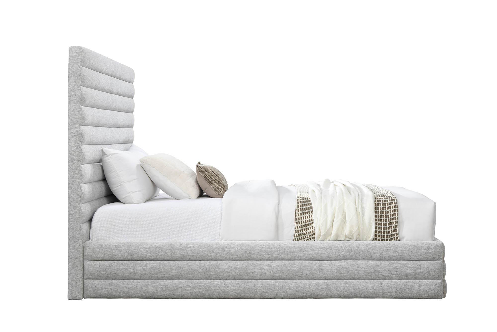 

        
Meridian Furniture MaxwellGrey-T Platform Bed Gray Linen 094308324906
